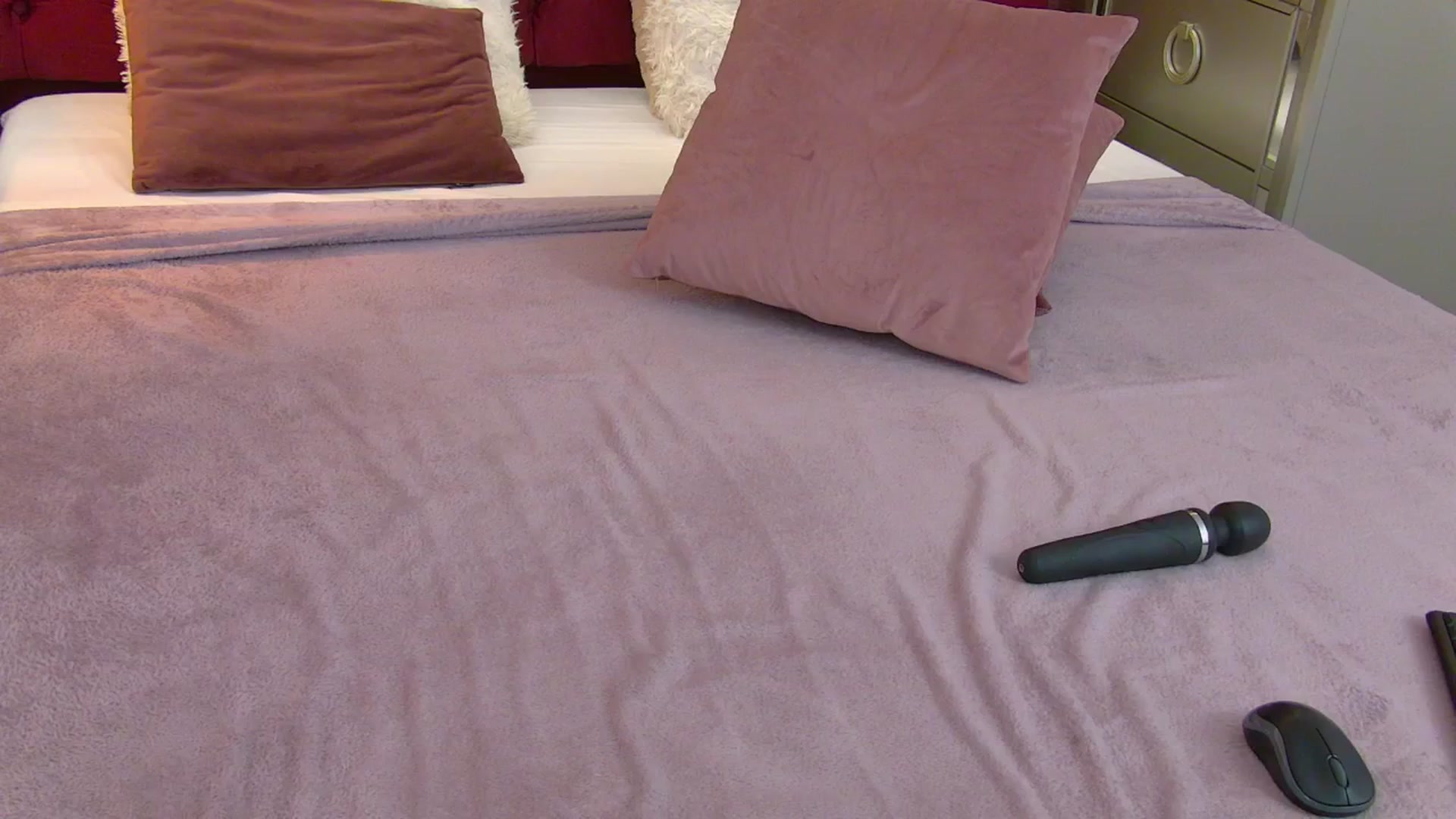 Gallery image thumbnail from IrisMonn's myfreecams stream on, 09/09/2025, 08:20 image 1 of 20