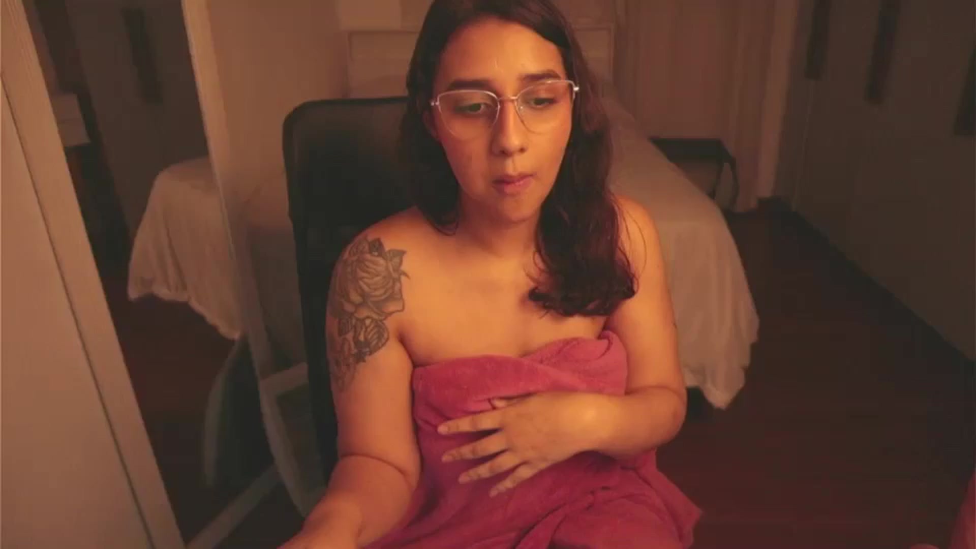 Gallery image thumbnail from Iris_'s myfreecams stream on, 11/16/2024, 09:27 image 3 of 20