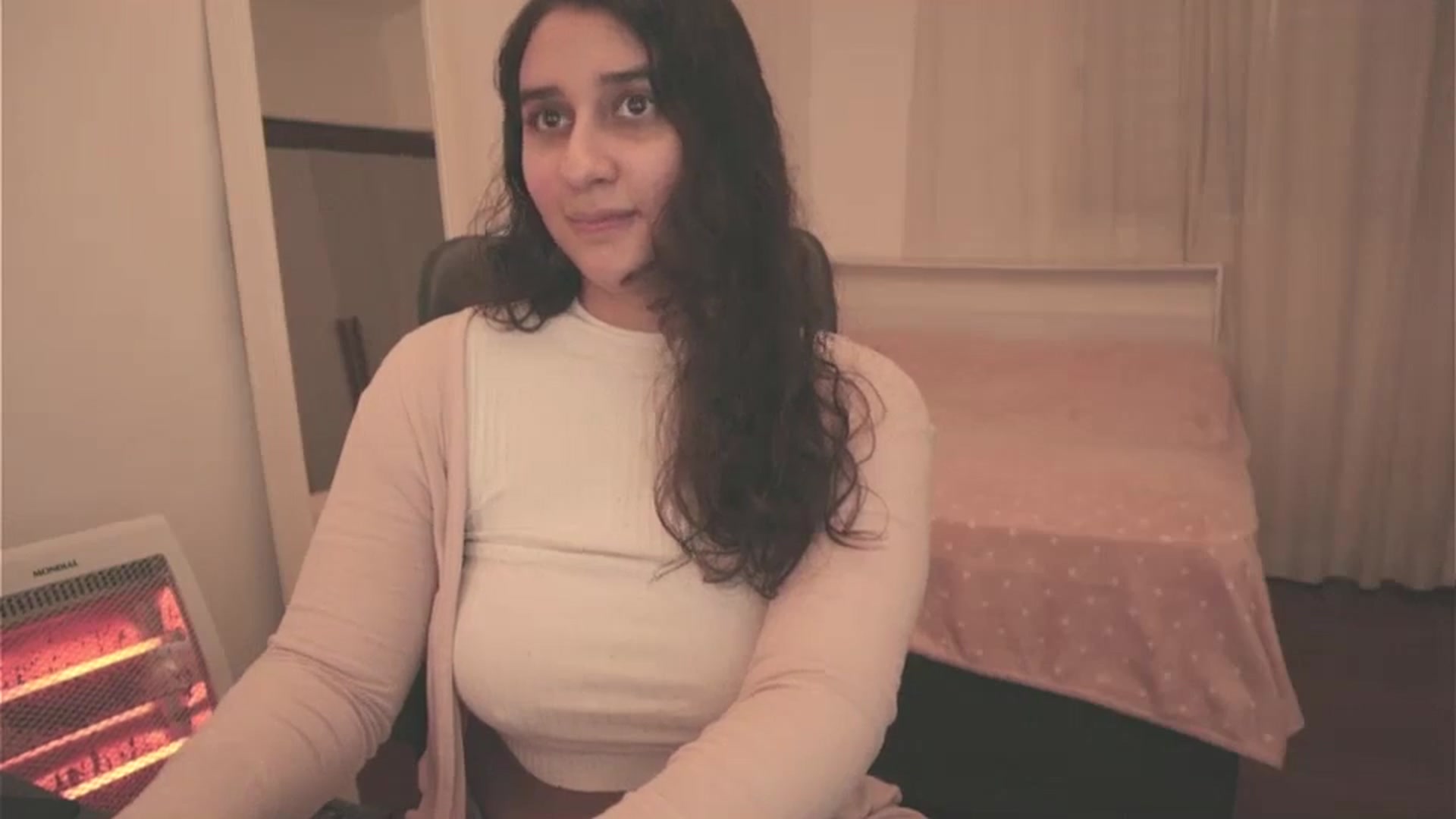 Gallery image thumbnail from Iris_'s myfreecams stream on, 06/13/2025, 07:03 image 2 of 20
