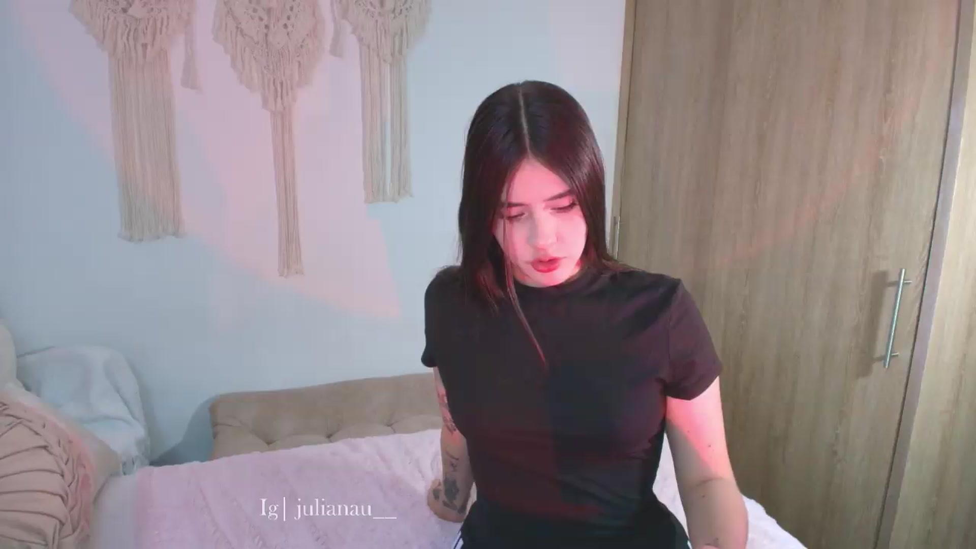 Gallery image thumbnail from Iris_westt's myfreecams stream on, 09/25/2026, 01:33 image 1 of 20