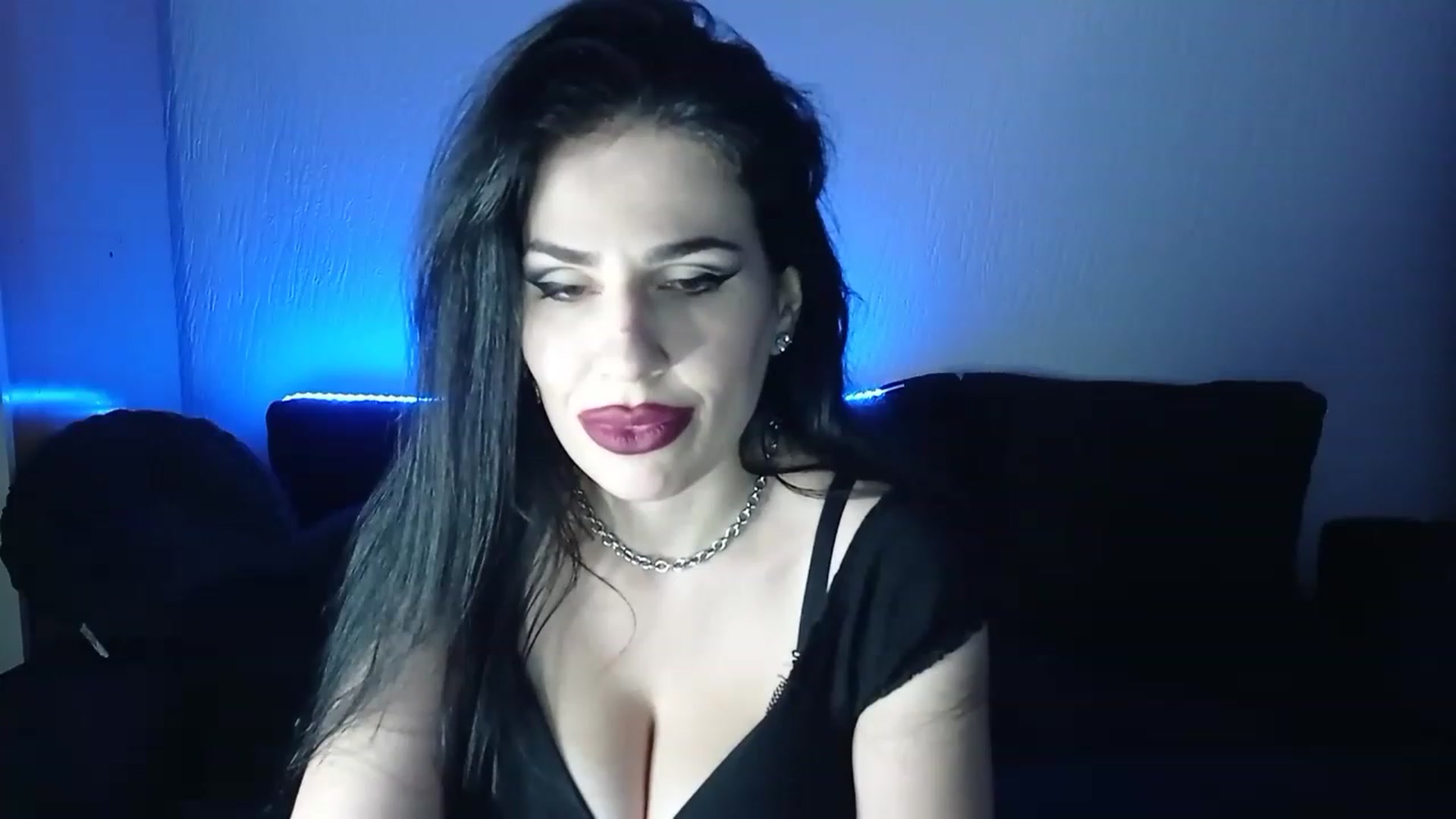Gallery image thumbnail from Iron_Rose's myfreecams stream on, 12/15/2022, 18:27 image 14 of 20