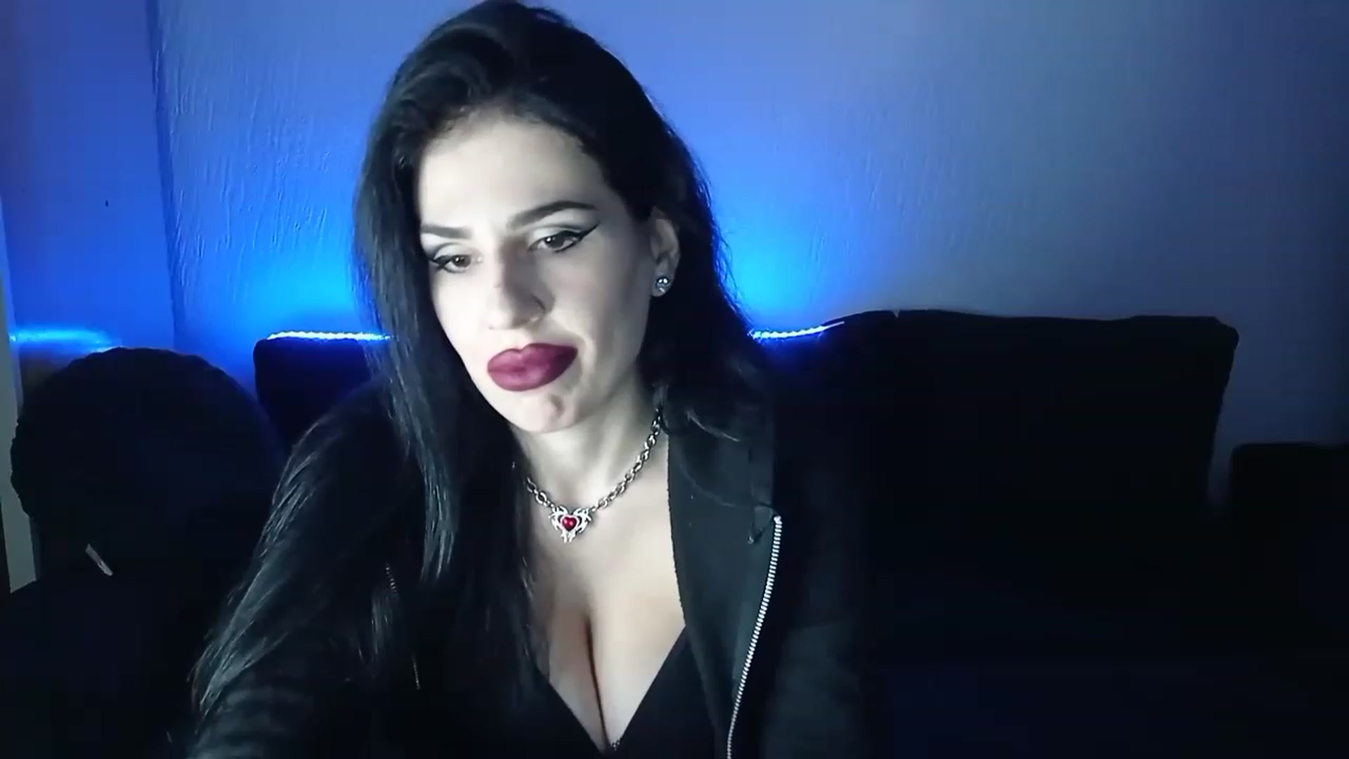 Gallery image thumbnail from Iron_Rose's myfreecams stream on, 12/15/2022, 18:27 image 8 of 20