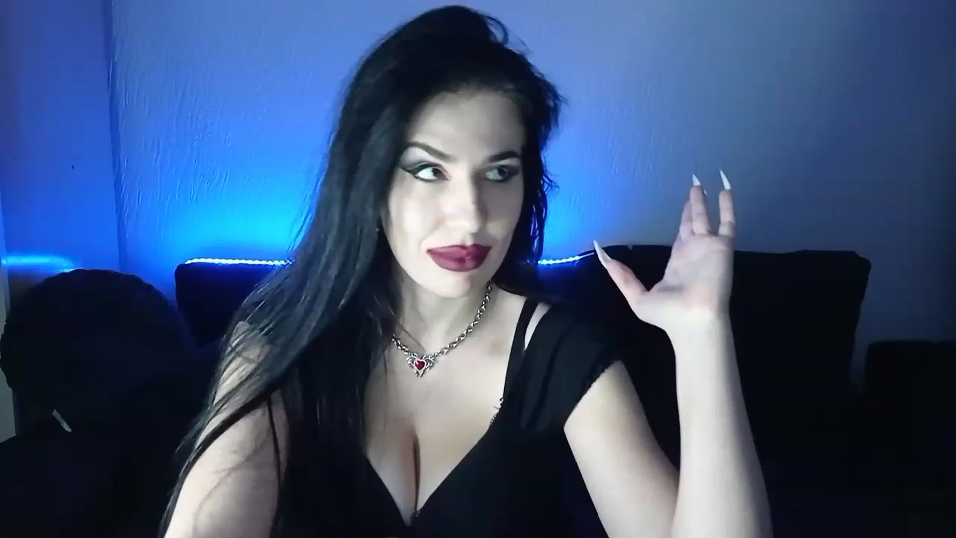 Gallery image thumbnail from Iron_Rose's myfreecams stream on, 12/15/2022, 18:27 image 16 of 20