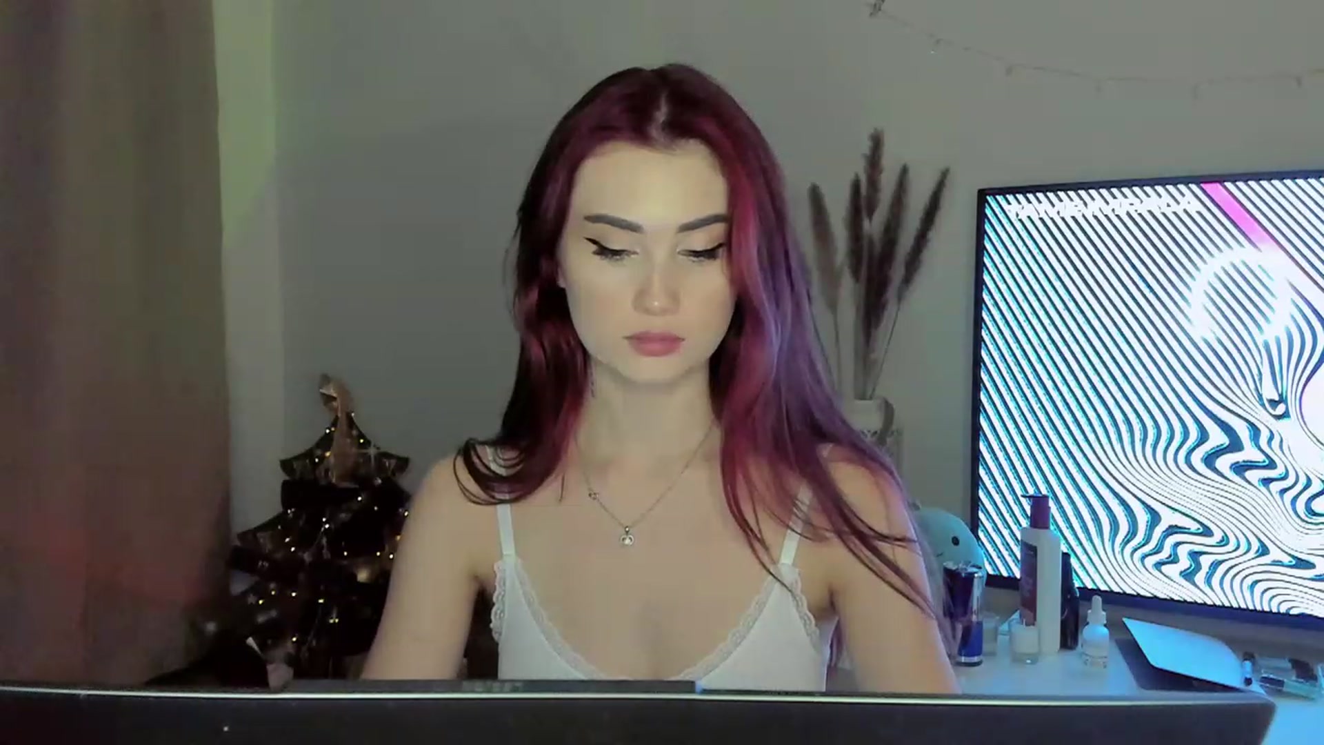 Gallery image thumbnail from IsaPeach's myfreecams stream on, 11/21/2022, 21:43 image 15 of 20