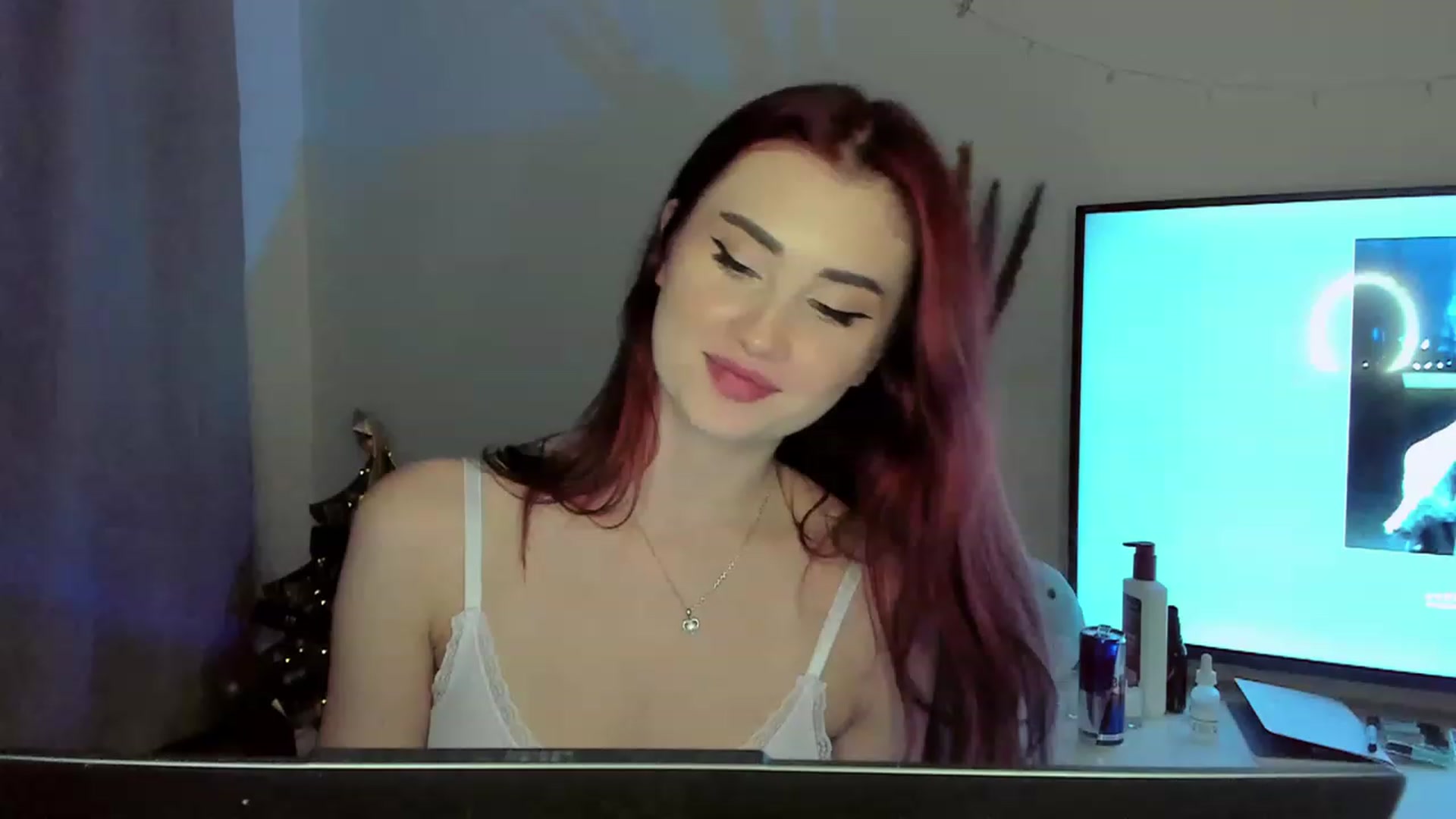 Gallery image thumbnail from IsaPeach's myfreecams stream on, 11/21/2022, 21:43 image 11 of 20