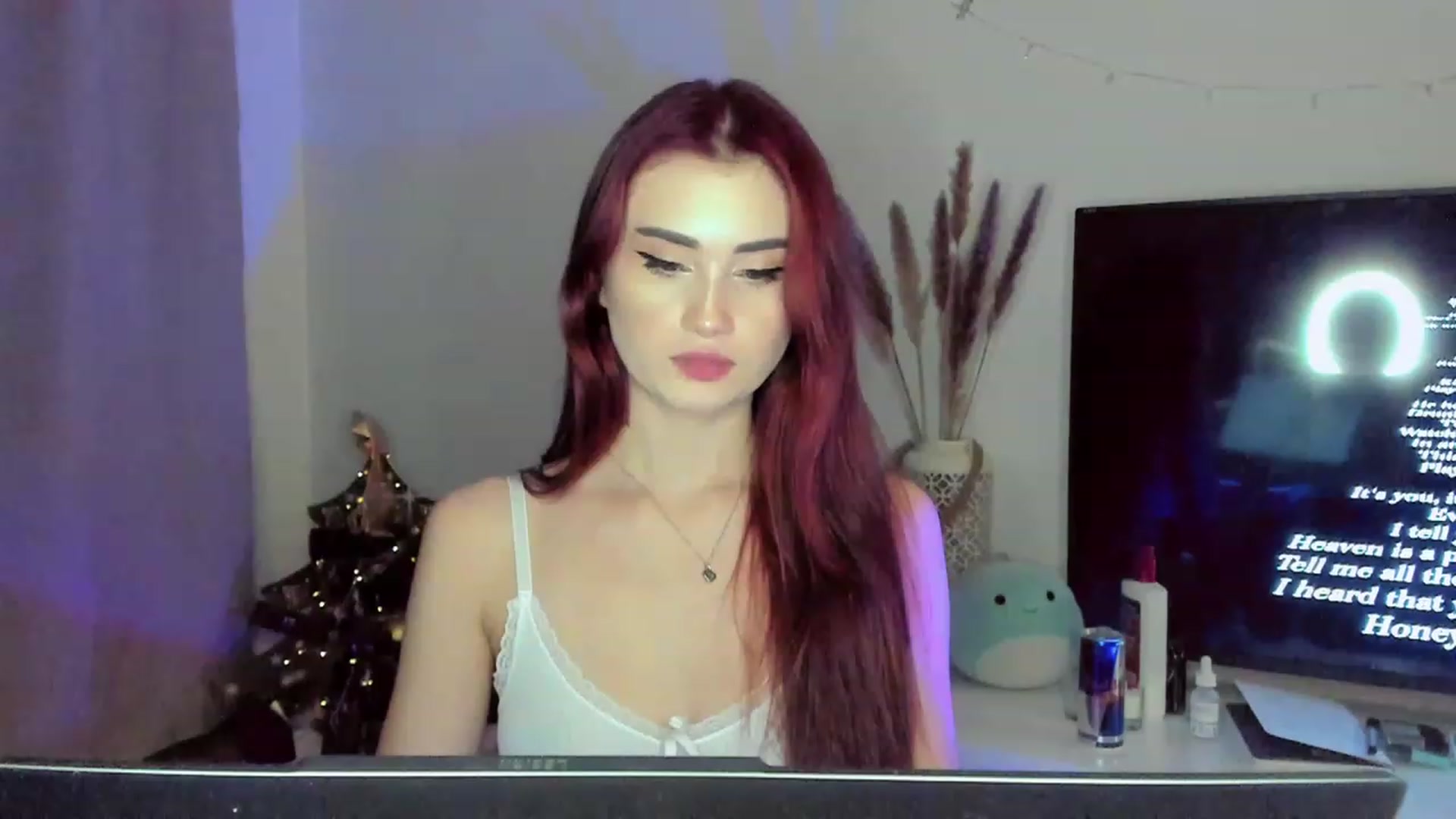 Gallery image thumbnail from IsaPeach's myfreecams stream on, 11/21/2022, 21:43 image 7 of 20