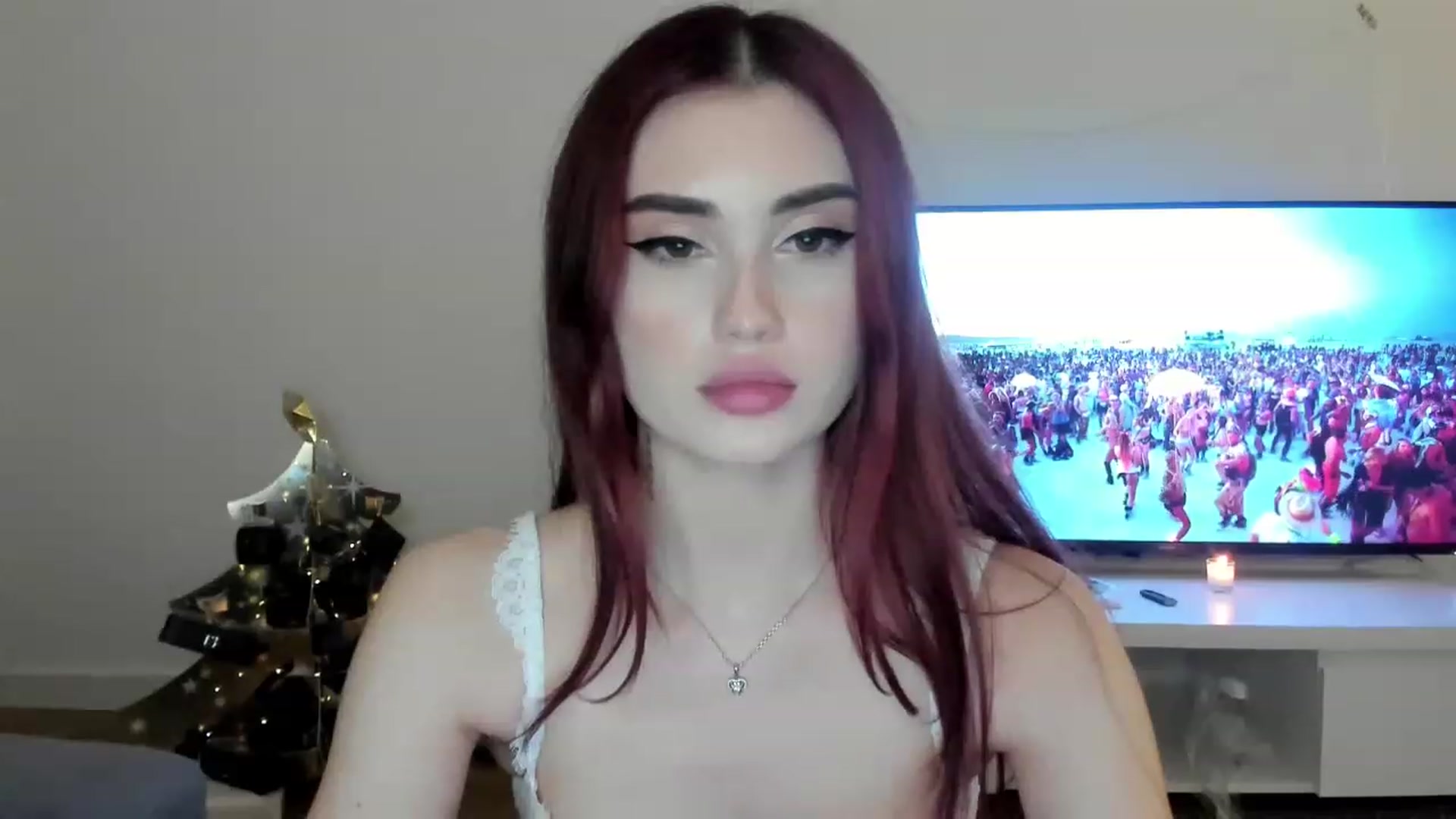 Gallery image thumbnail from IsaPeach's myfreecams stream on, 11/23/2022, 24:12 image 16 of 20