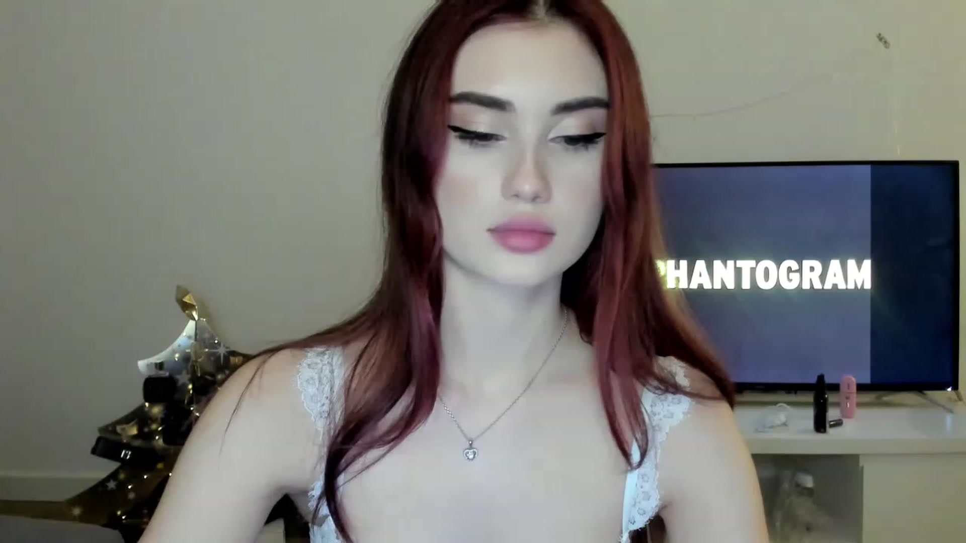 Gallery image thumbnail from IsaPeach's myfreecams stream on, 11/23/2022, 24:12 image 8 of 20