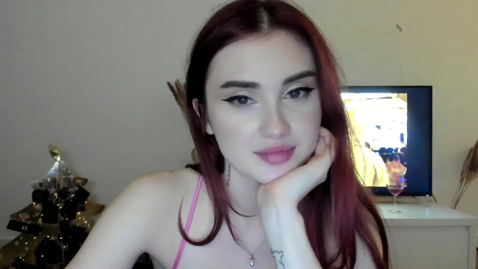 Gallery image thumbnail from IsaPeach's myfreecams stream on, 11/23/2022, 02:56 image 15 of 20