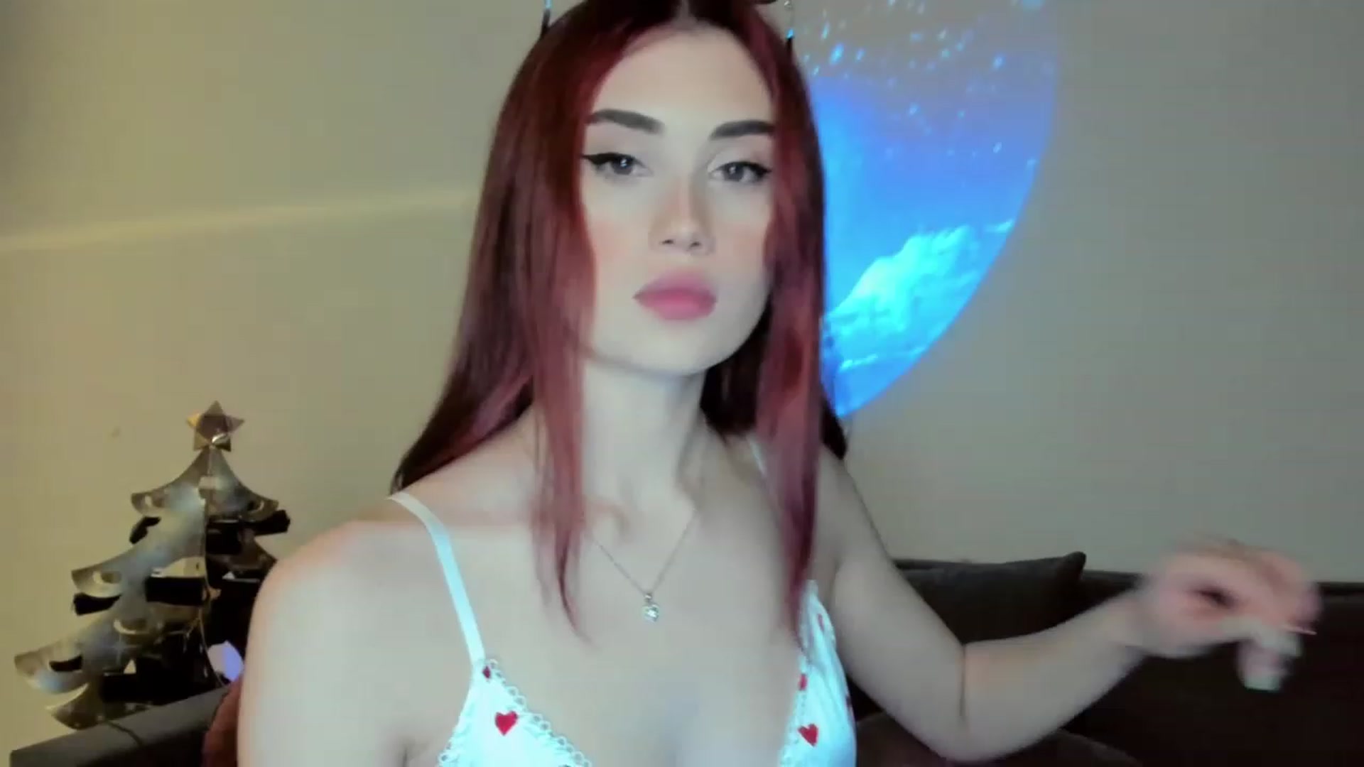 Gallery image thumbnail from IsaPeach's myfreecams stream on, 11/27/2022, 19:26 image 19 of 20