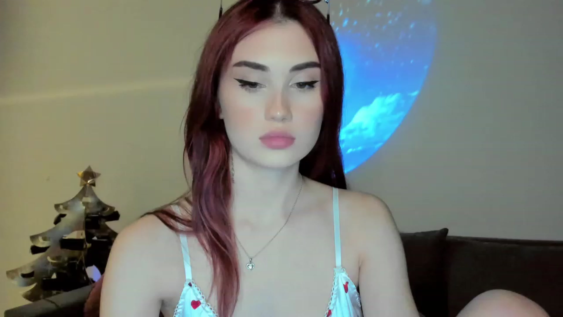 Gallery image thumbnail from IsaPeach's myfreecams stream on, 11/27/2022, 19:26 image 10 of 20