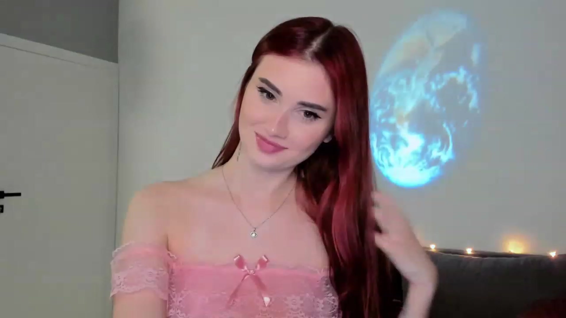 Gallery image thumbnail from IsaPeach's myfreecams stream on, 11/28/2022, 20:46 image 12 of 20