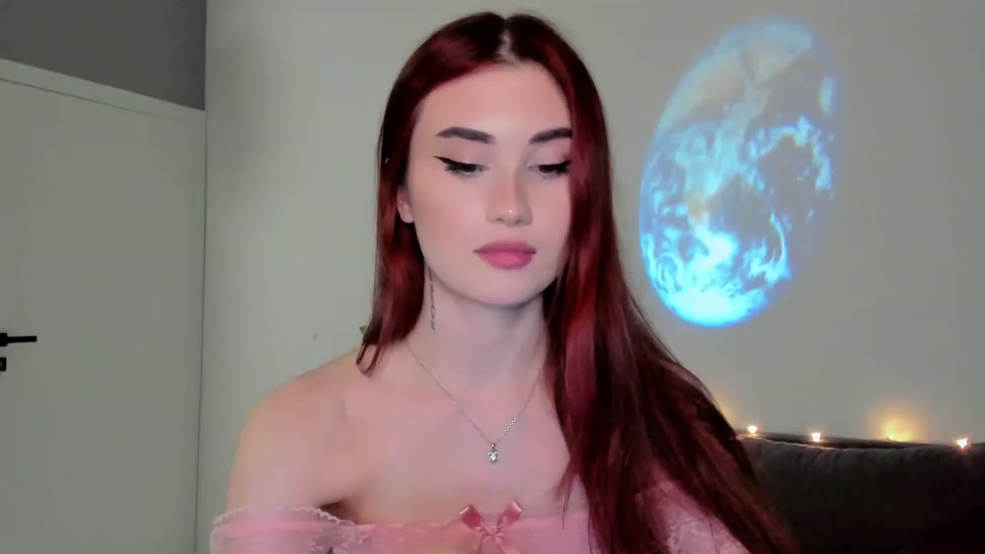 Gallery image thumbnail from IsaPeach's myfreecams stream on, 11/28/2022, 20:46 image 13 of 20