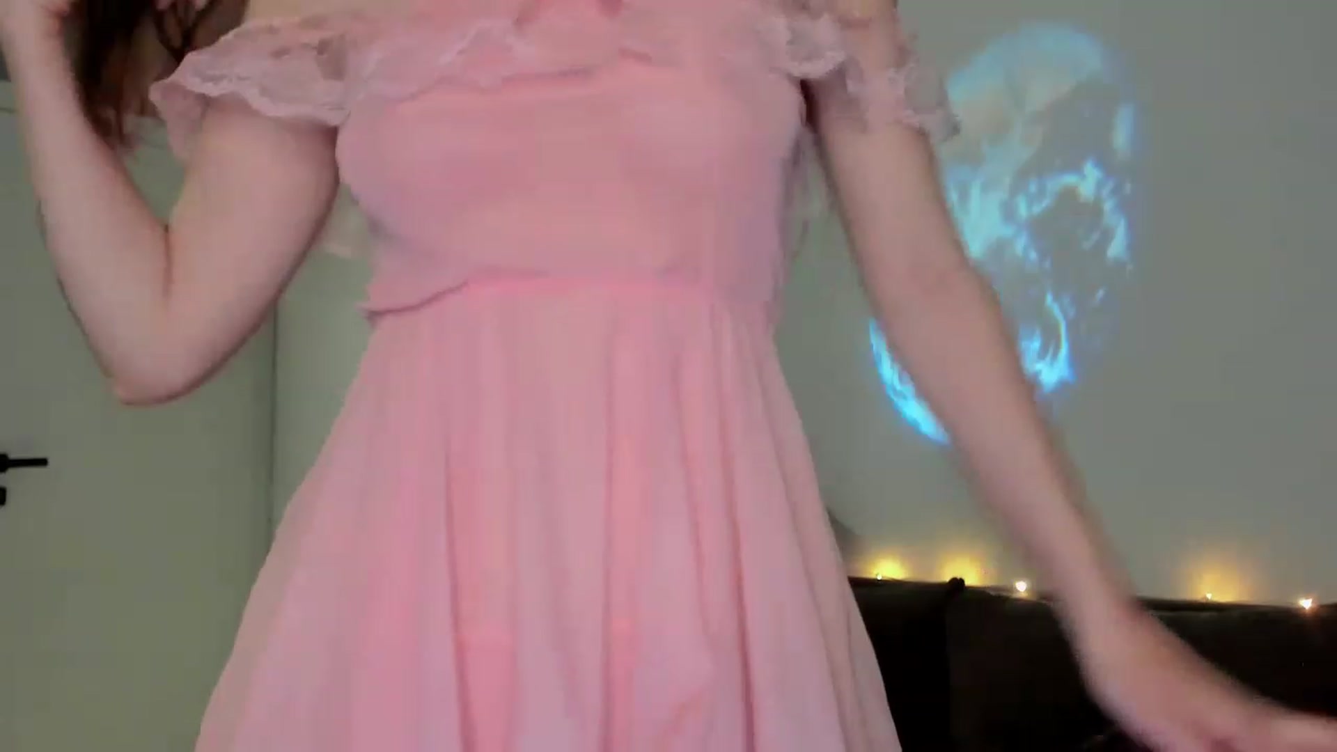 Gallery image thumbnail from IsaPeach's myfreecams stream on, 11/28/2022, 20:46 image 7 of 20