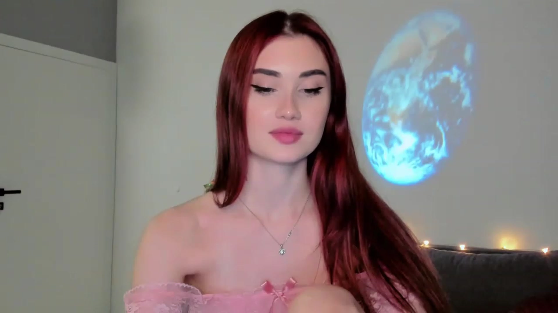 Gallery image thumbnail from IsaPeach's myfreecams stream on, 11/28/2022, 20:46 image 10 of 20