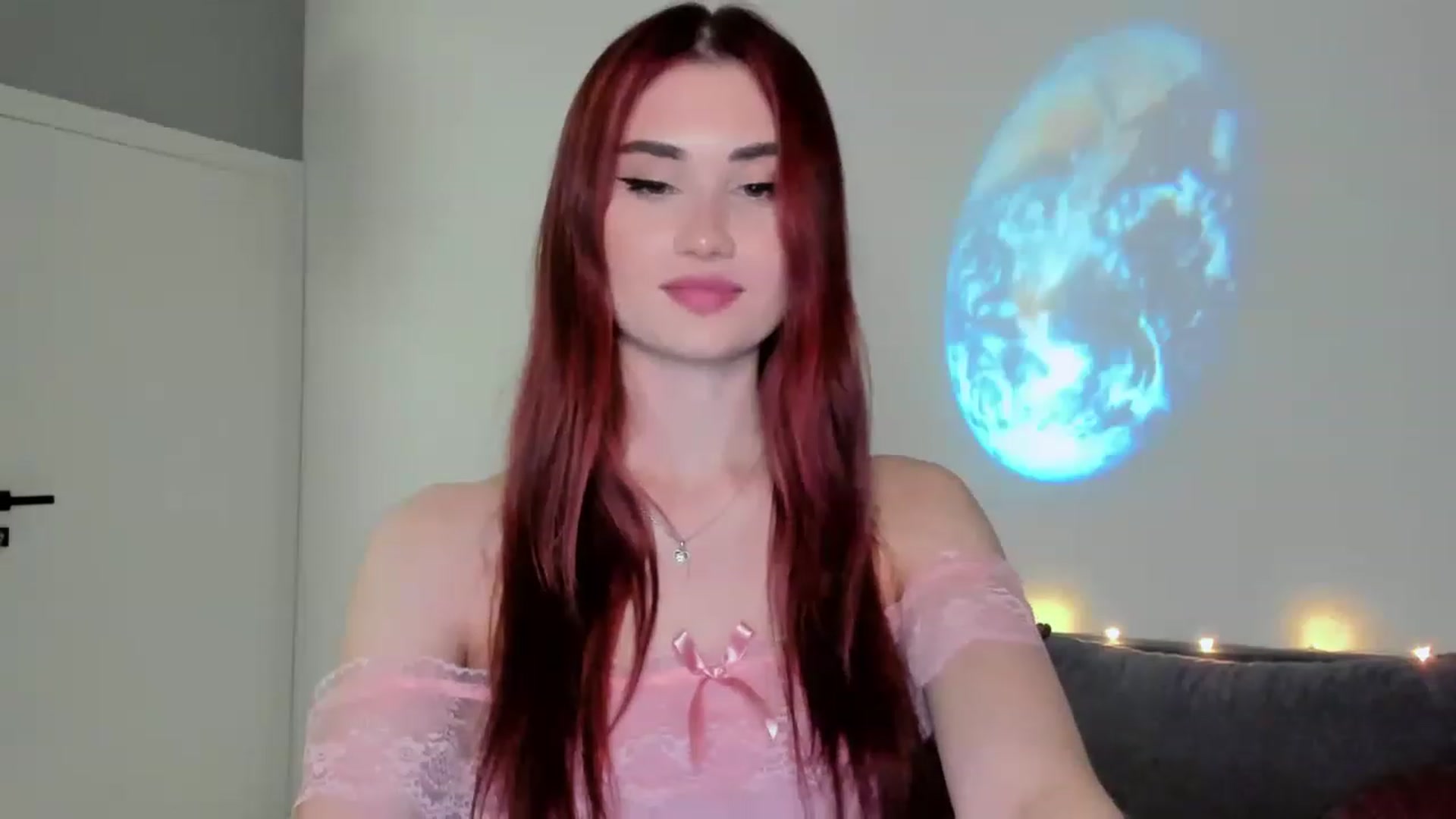Gallery image thumbnail from IsaPeach's myfreecams stream on, 11/28/2022, 20:46 image 9 of 20