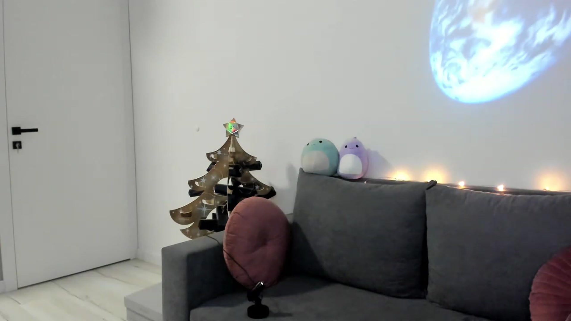 Gallery image thumbnail from IsaPeach's myfreecams stream on, 11/28/2022, 23:04 image 12 of 20