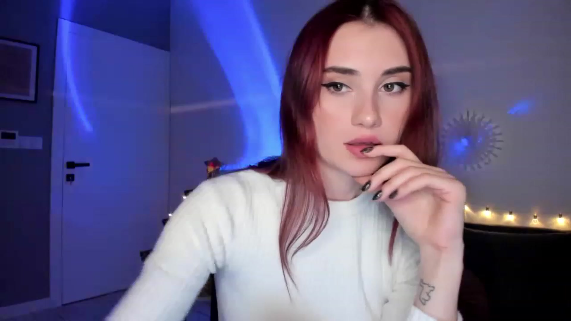 Gallery image thumbnail from IsaPeach's myfreecams stream on, 12/03/2022, 22:10 image 1 of 20