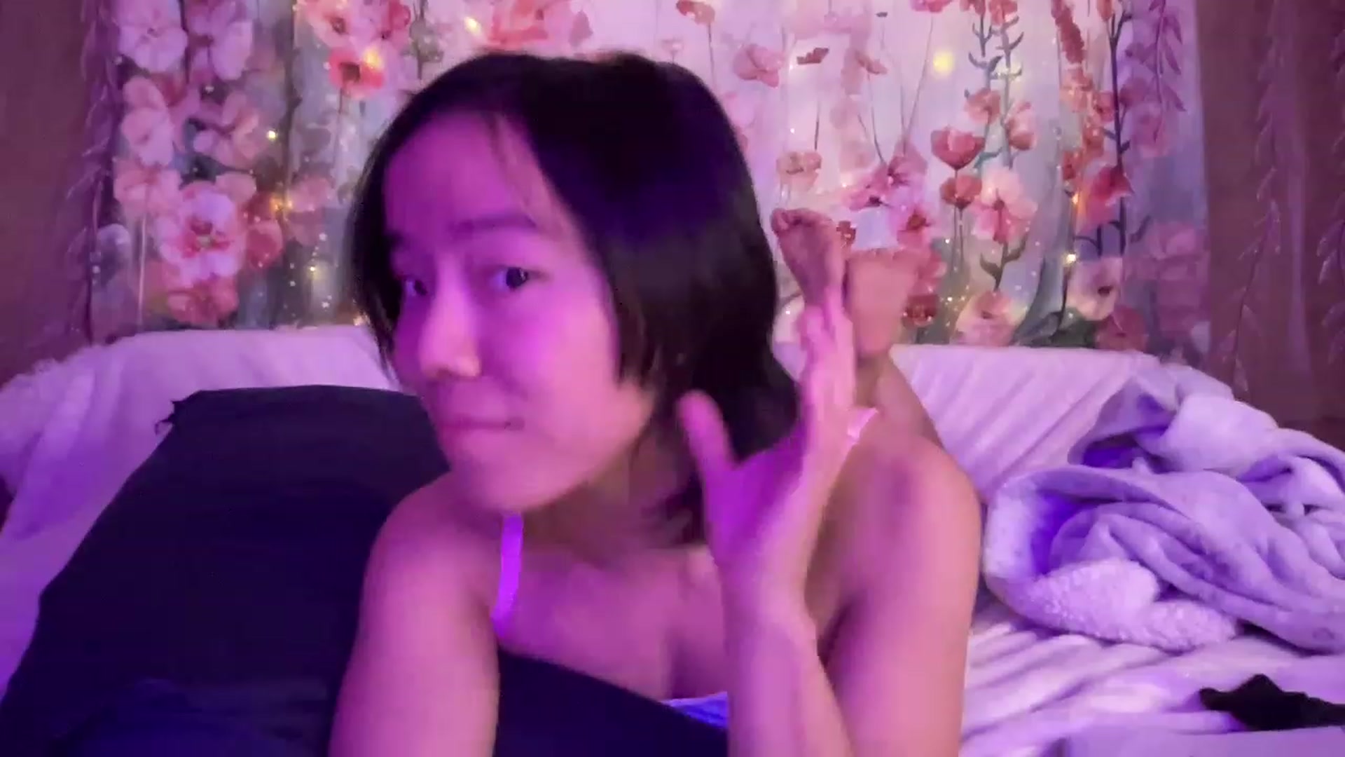 Gallery image thumbnail from Isa_Boop's myfreecams stream on, 03/14/2023, 04:58 image 8 of 20