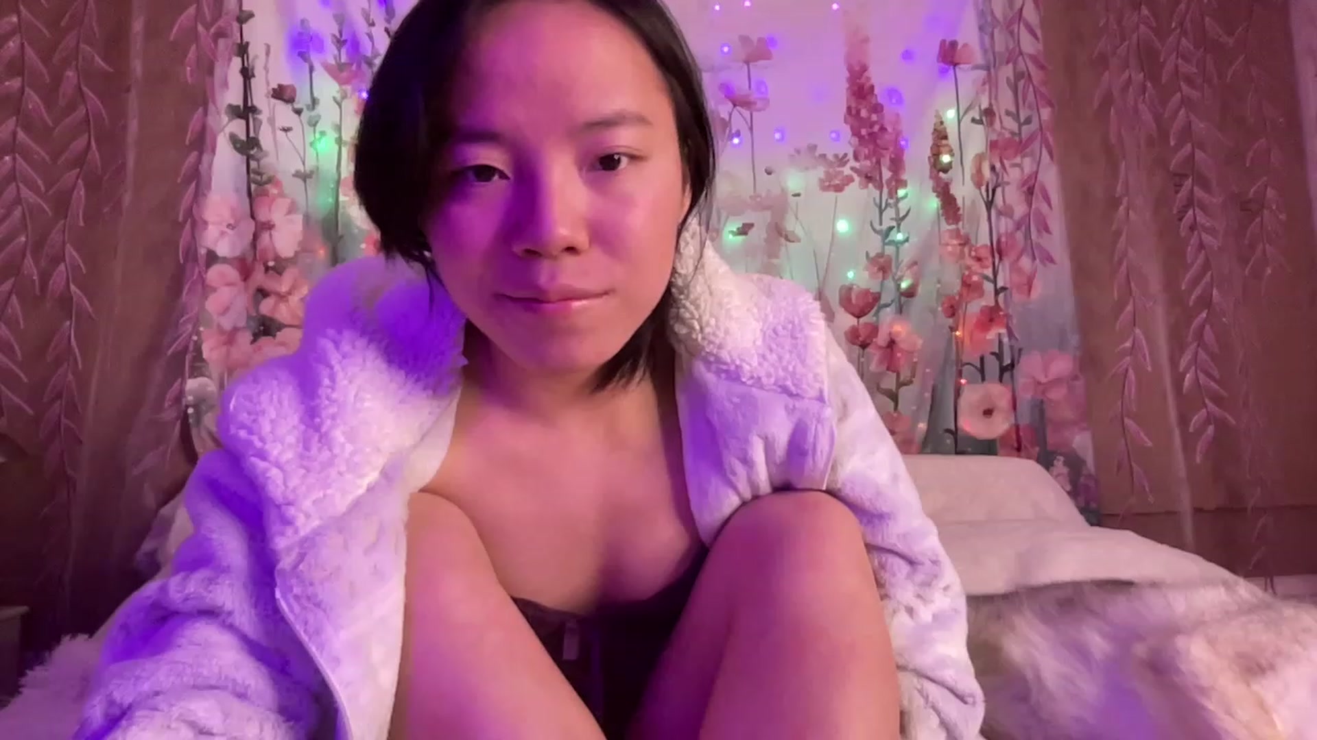 Gallery image thumbnail from Isa_Boop's myfreecams stream on, 03/15/2023, 06:21 image 12 of 20