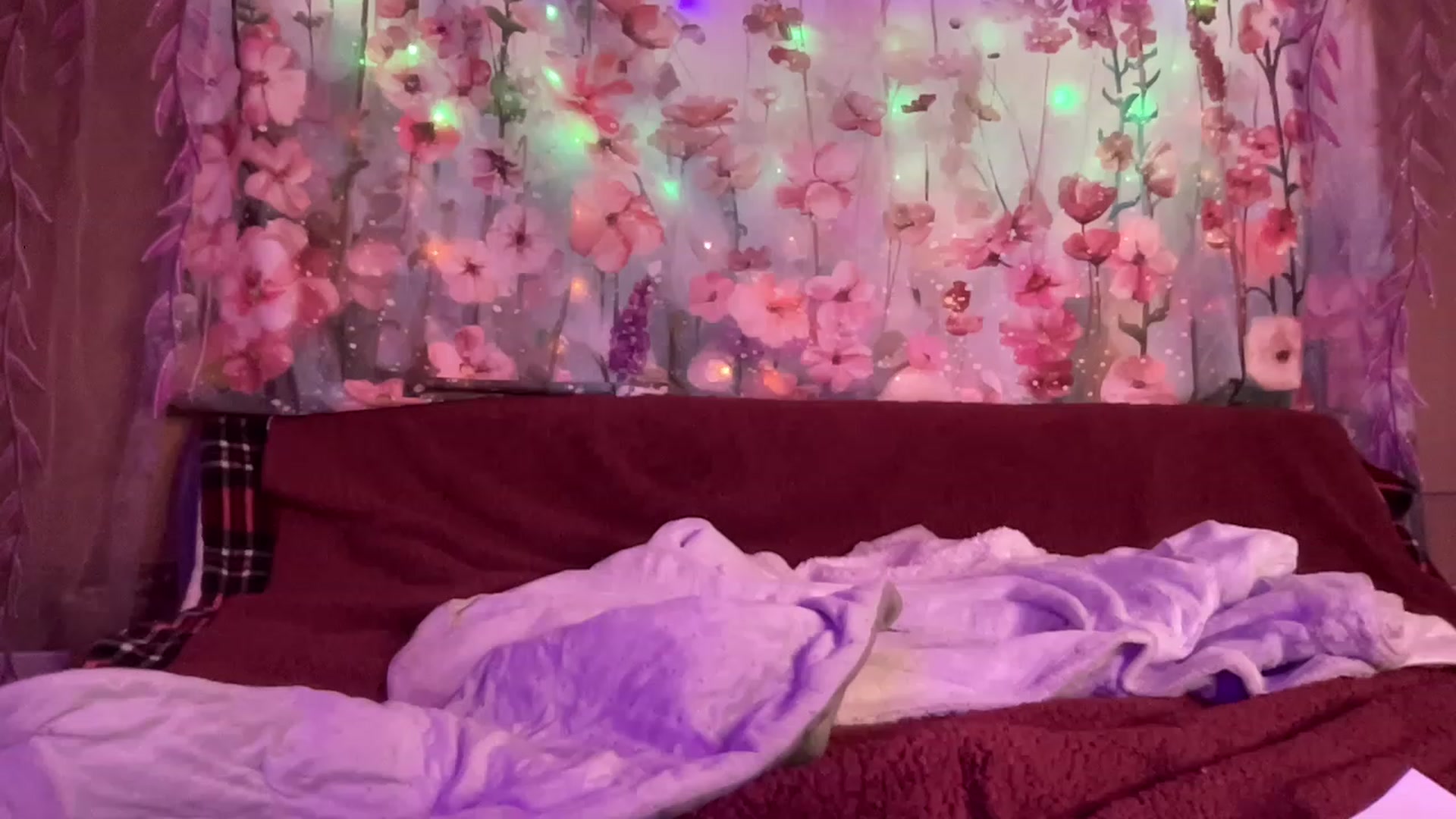 Gallery image thumbnail from Isa_Boop's myfreecams stream on, 03/20/2023, 04:44 image 1 of 20