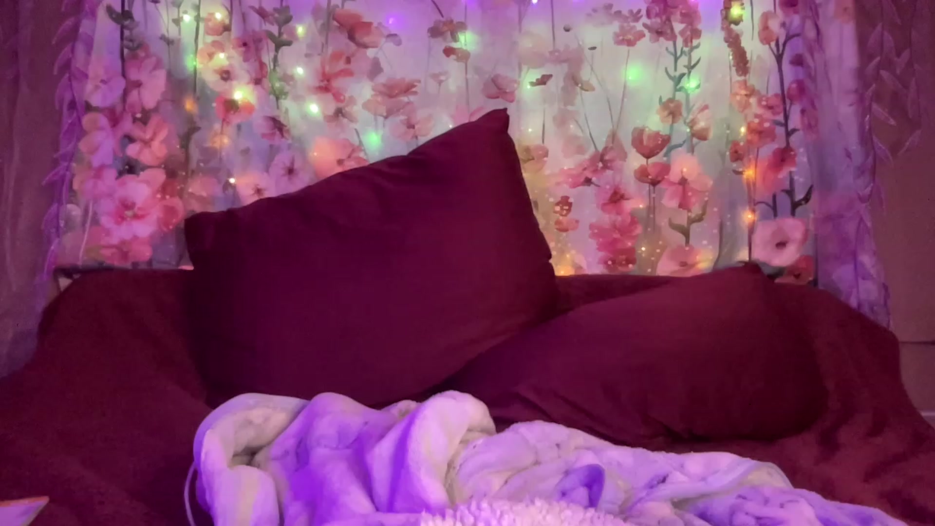 Gallery image thumbnail from Isa_Boop's myfreecams stream on, 03/24/2023, 05:02 image 10 of 20