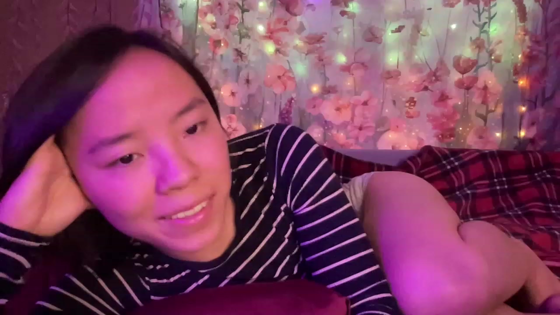 Gallery image thumbnail from Isa_Boop's myfreecams stream on, 03/28/2023, 04:49 image 18 of 20