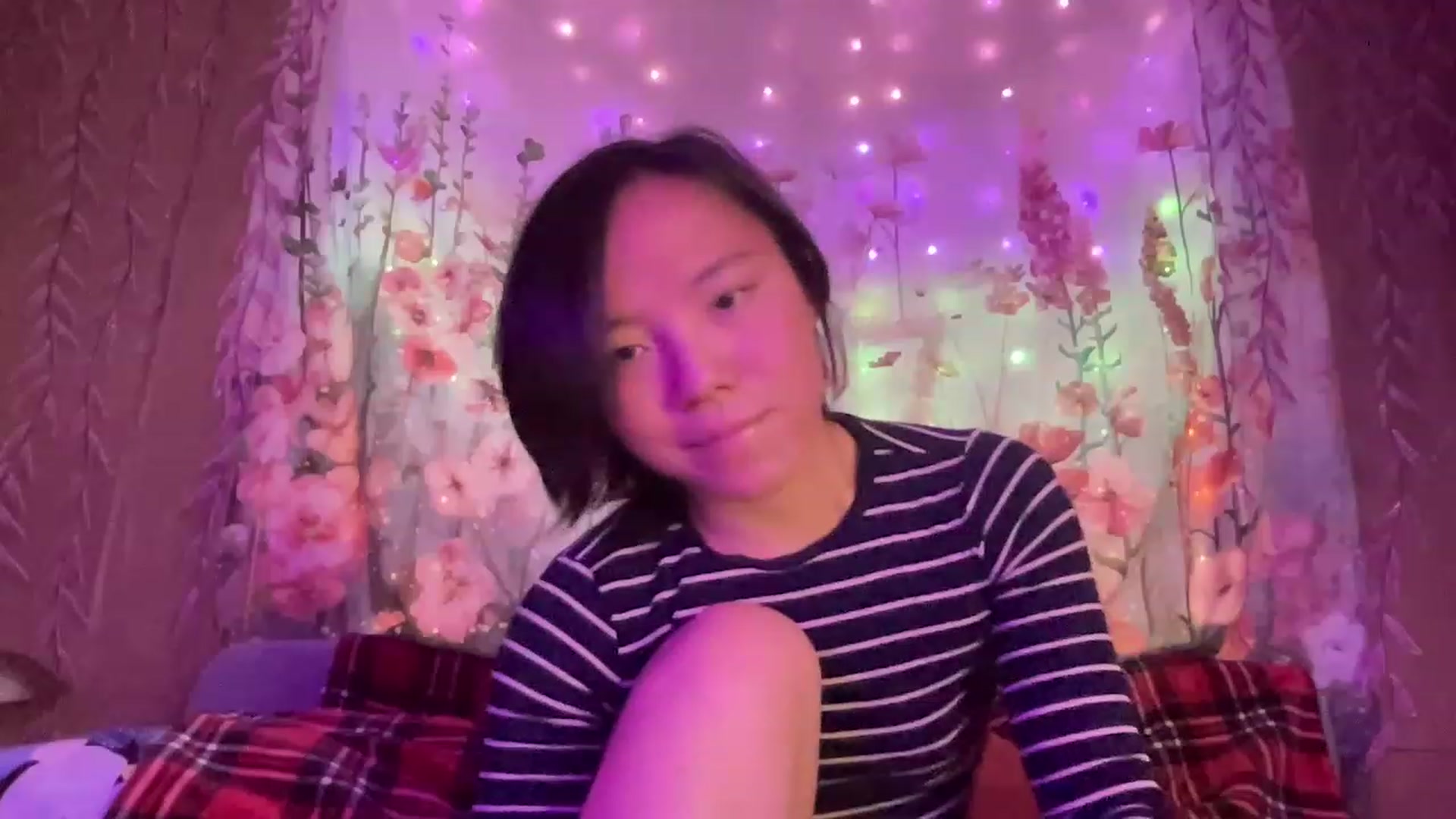 Gallery image thumbnail from Isa_Boop's myfreecams stream on, 03/28/2023, 04:49 image 7 of 20