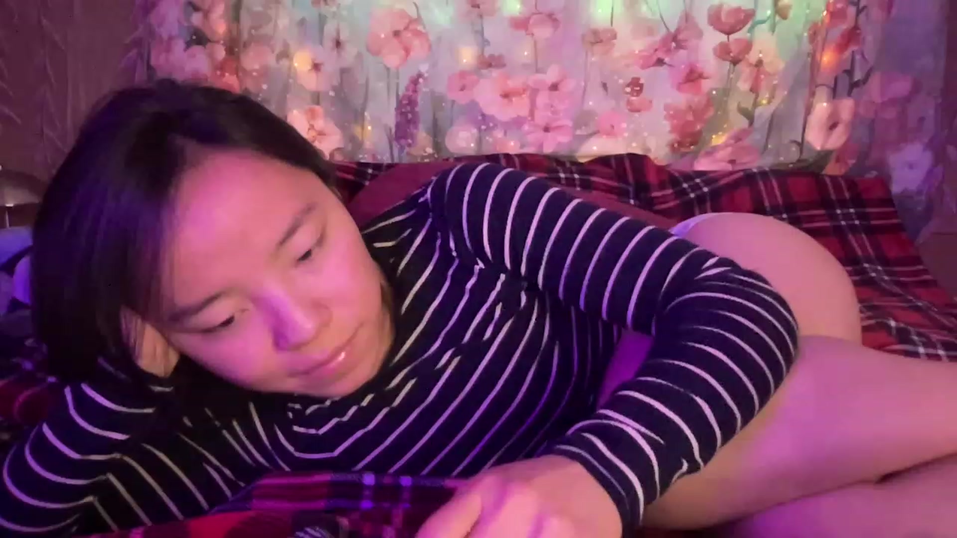 Gallery image thumbnail from Isa_Boop's myfreecams stream on, 03/28/2023, 04:49 image 12 of 20