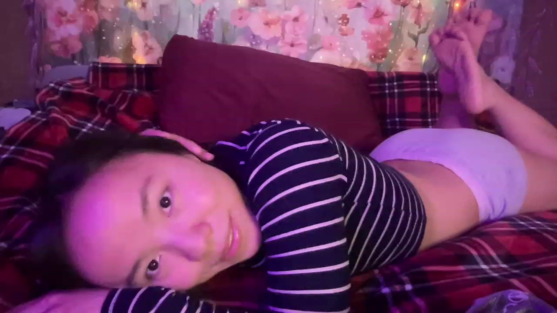 Gallery image thumbnail from Isa_Boop's myfreecams stream on, 03/28/2023, 04:49 image 2 of 20