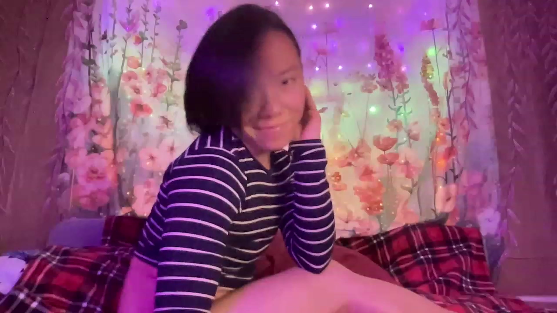 Gallery image thumbnail from Isa_Boop's myfreecams stream on, 03/28/2023, 04:49 image 4 of 20