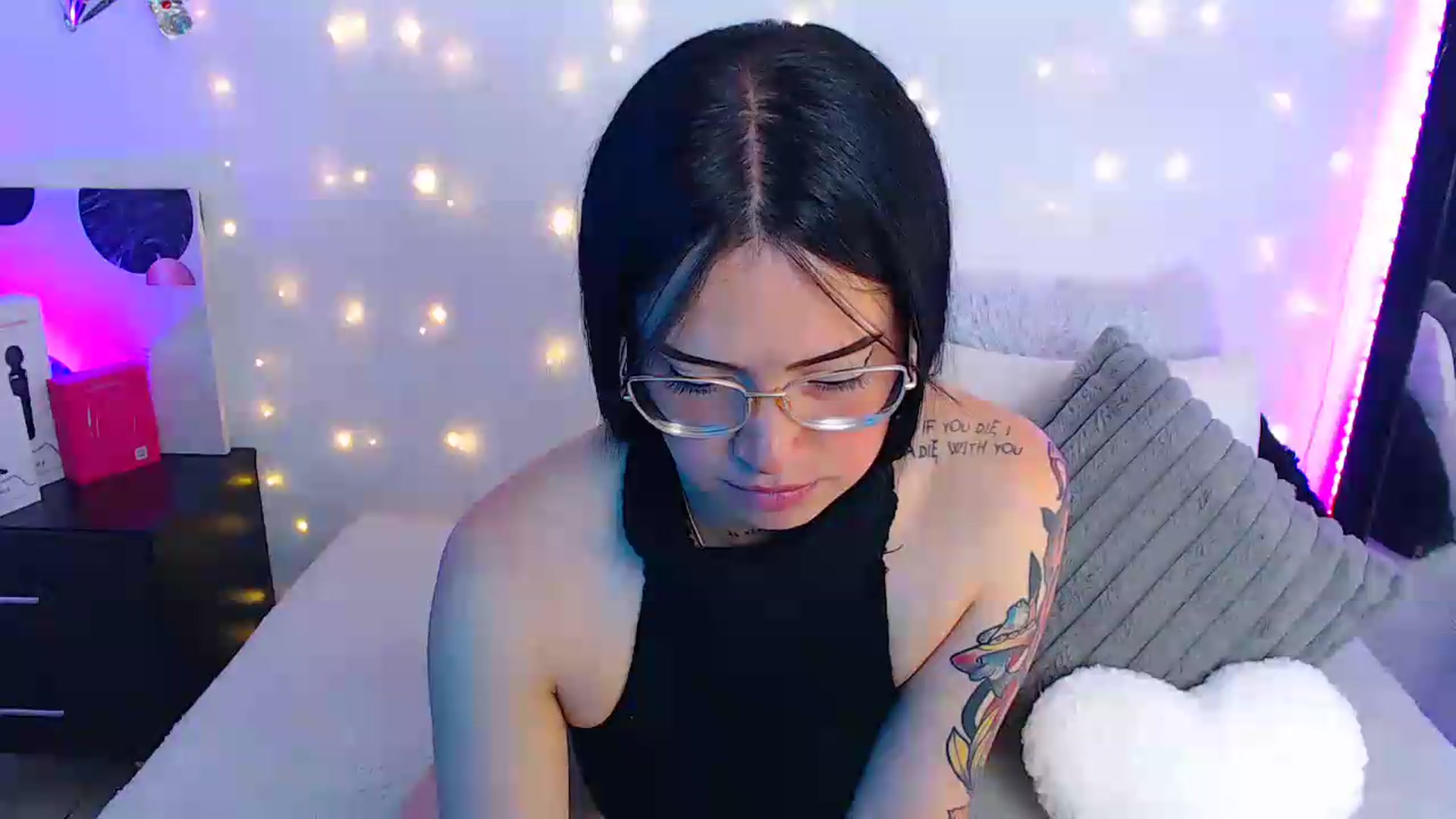 Gallery image thumbnail from Isa_Maiden's myfreecams stream on, 04/29/2026, 17:16 image 2 of 20