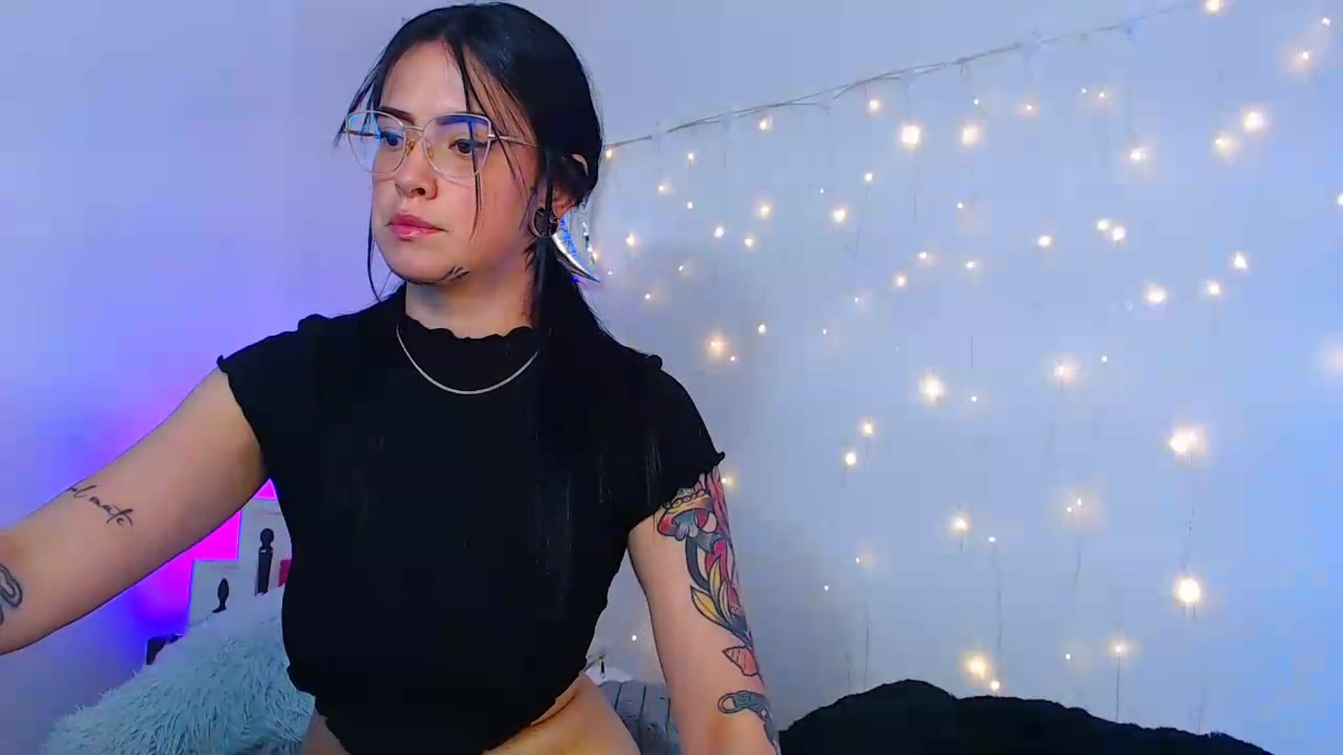 Gallery image thumbnail from Isa_Maiden's myfreecams stream on, 05/11/2026, 18:42 image 4 of 20