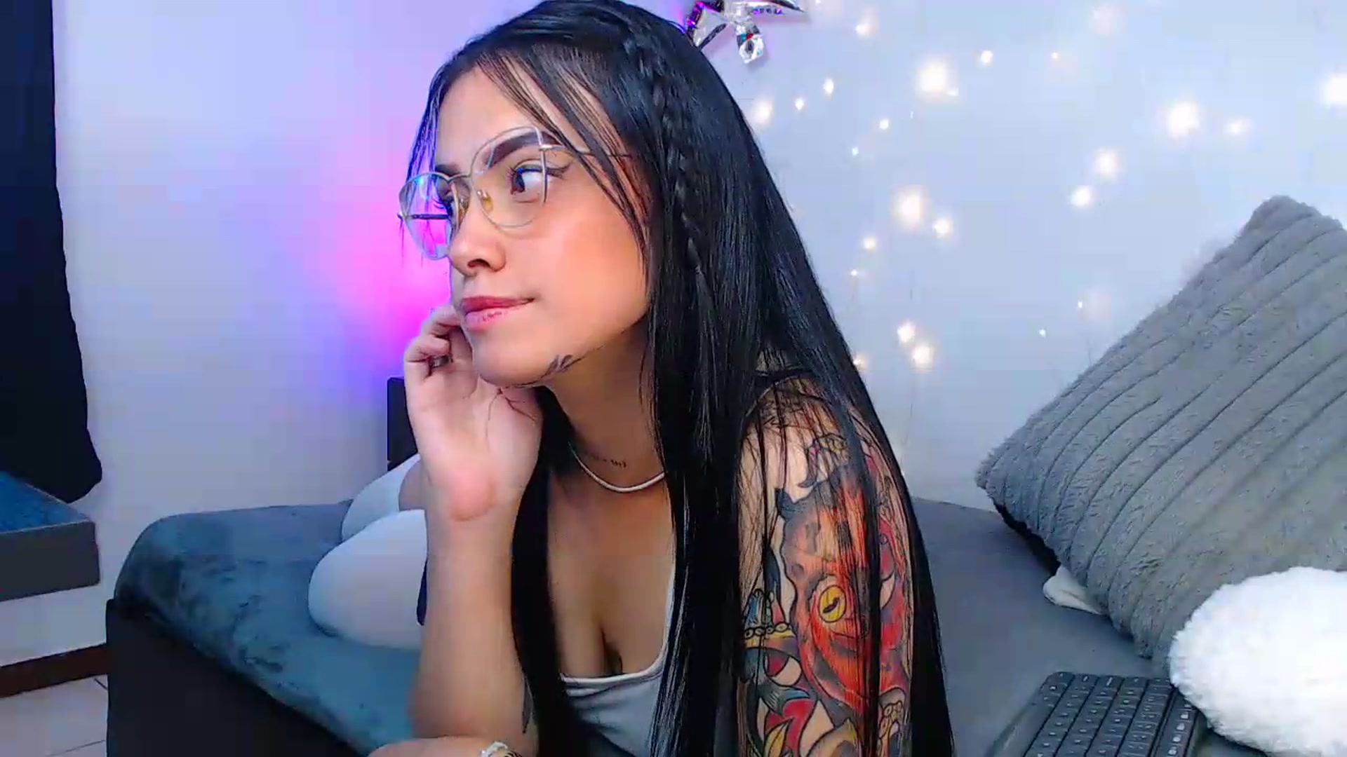 Gallery image thumbnail from Isa_Maiden's myfreecams stream on, 05/14/2026, 17:30 image 16 of 20