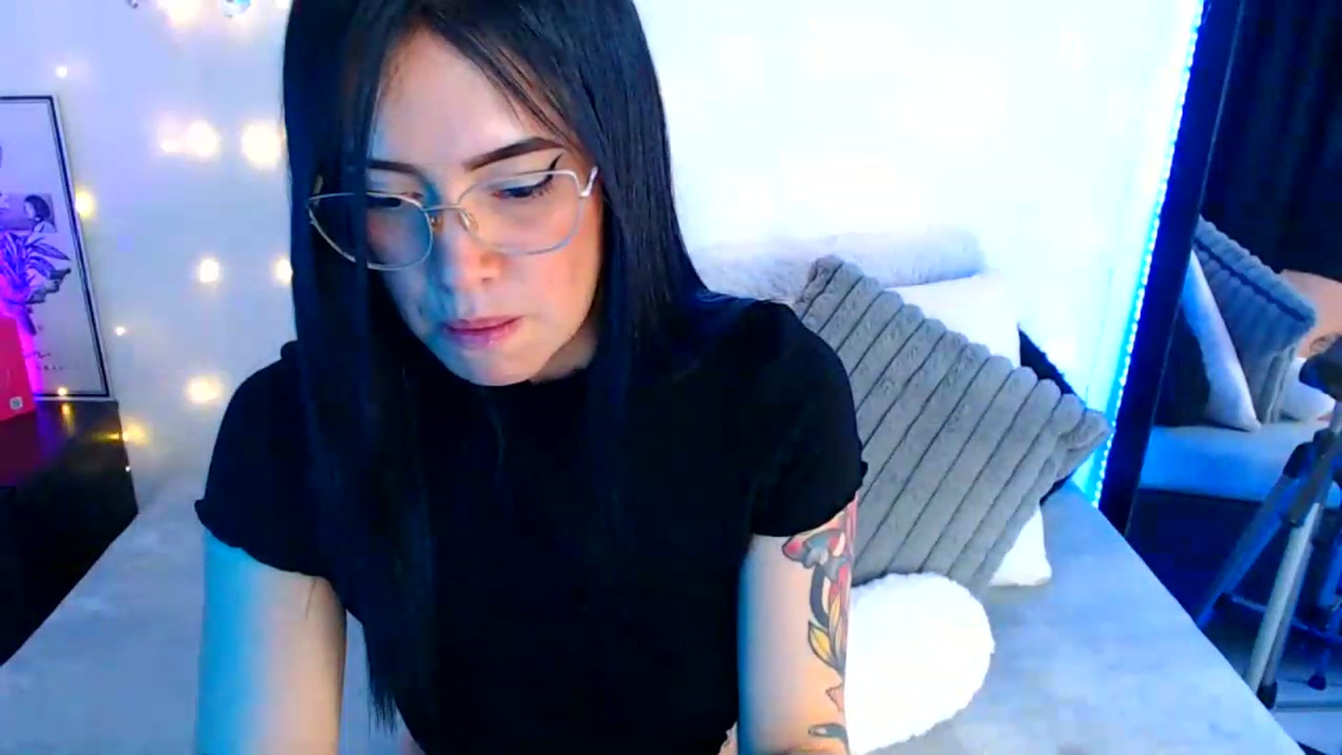 Gallery image thumbnail from Isa_Maiden's myfreecams stream on, 06/13/2026, 17:24 image 13 of 20