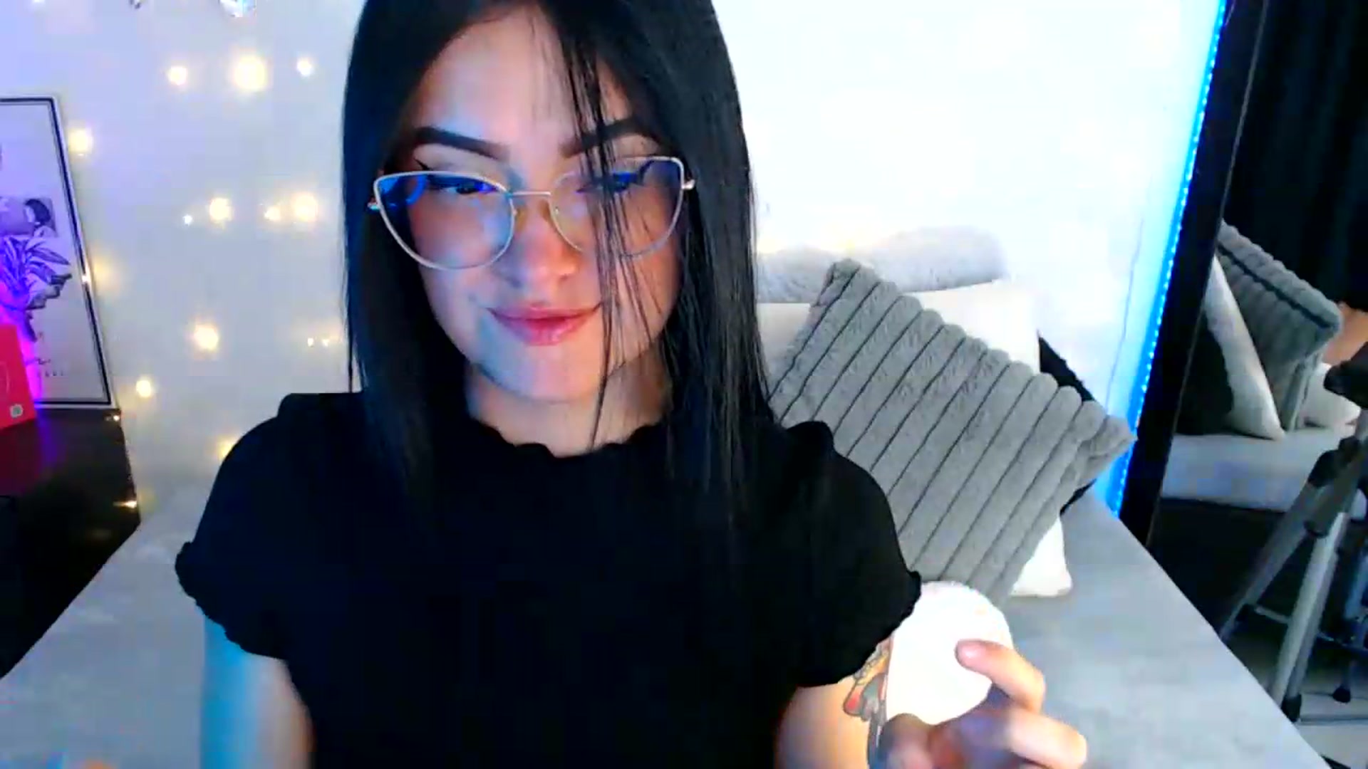 Gallery image thumbnail from Isa_Maiden's myfreecams stream on, 06/13/2026, 17:24 image 17 of 20