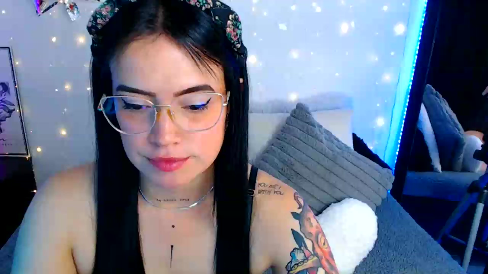 Gallery image thumbnail from Isa_Maiden's myfreecams stream on, 06/16/2026, 17:32 image 1 of 20