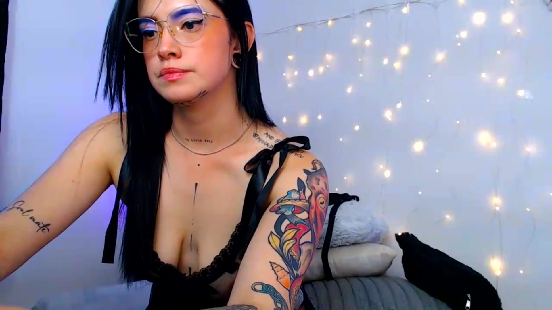 Gallery image thumbnail from Isa_Maiden's myfreecams stream on, 07/15/2026, 18:21 image 2 of 20