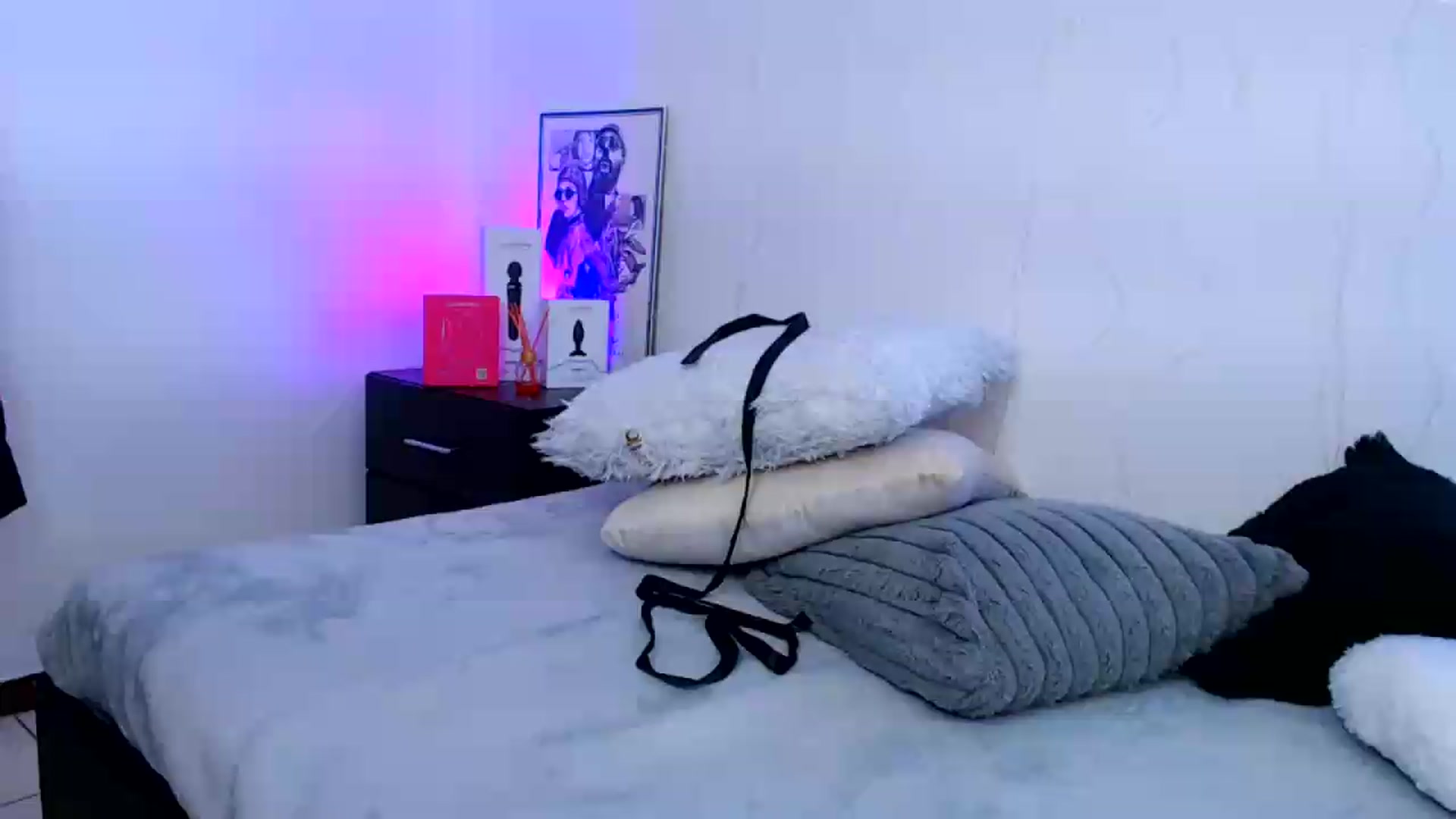 Gallery image thumbnail from Isa_Maiden's myfreecams stream on, 07/15/2026, 18:21 image 20 of 20