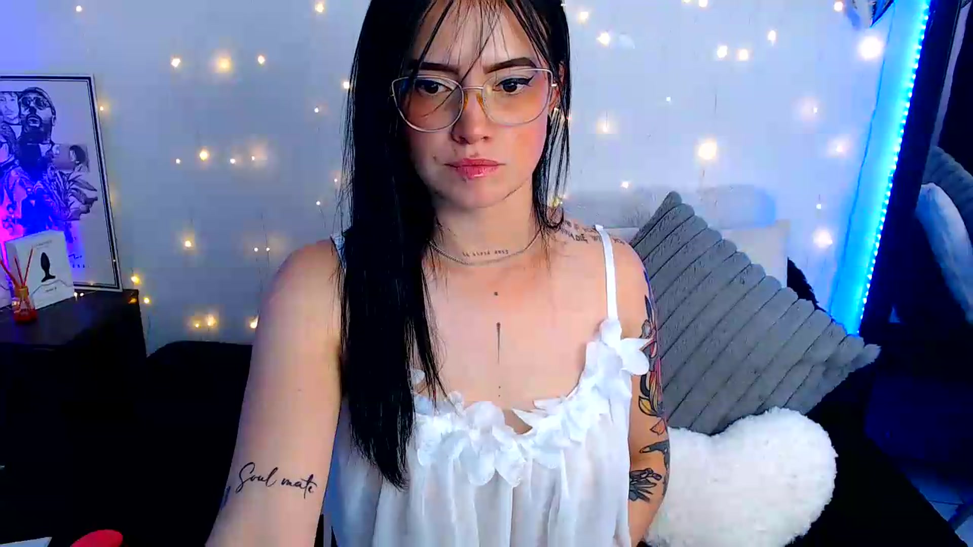 Gallery image thumbnail from Isa_Maiden's myfreecams stream on, 07/16/2026, 19:09 image 3 of 20