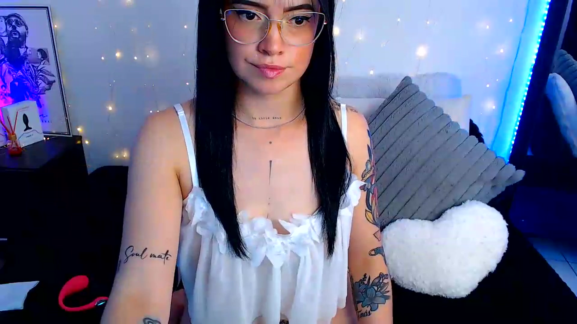 Gallery image thumbnail from Isa_Maiden's myfreecams stream on, 07/16/2026, 19:09 image 6 of 20
