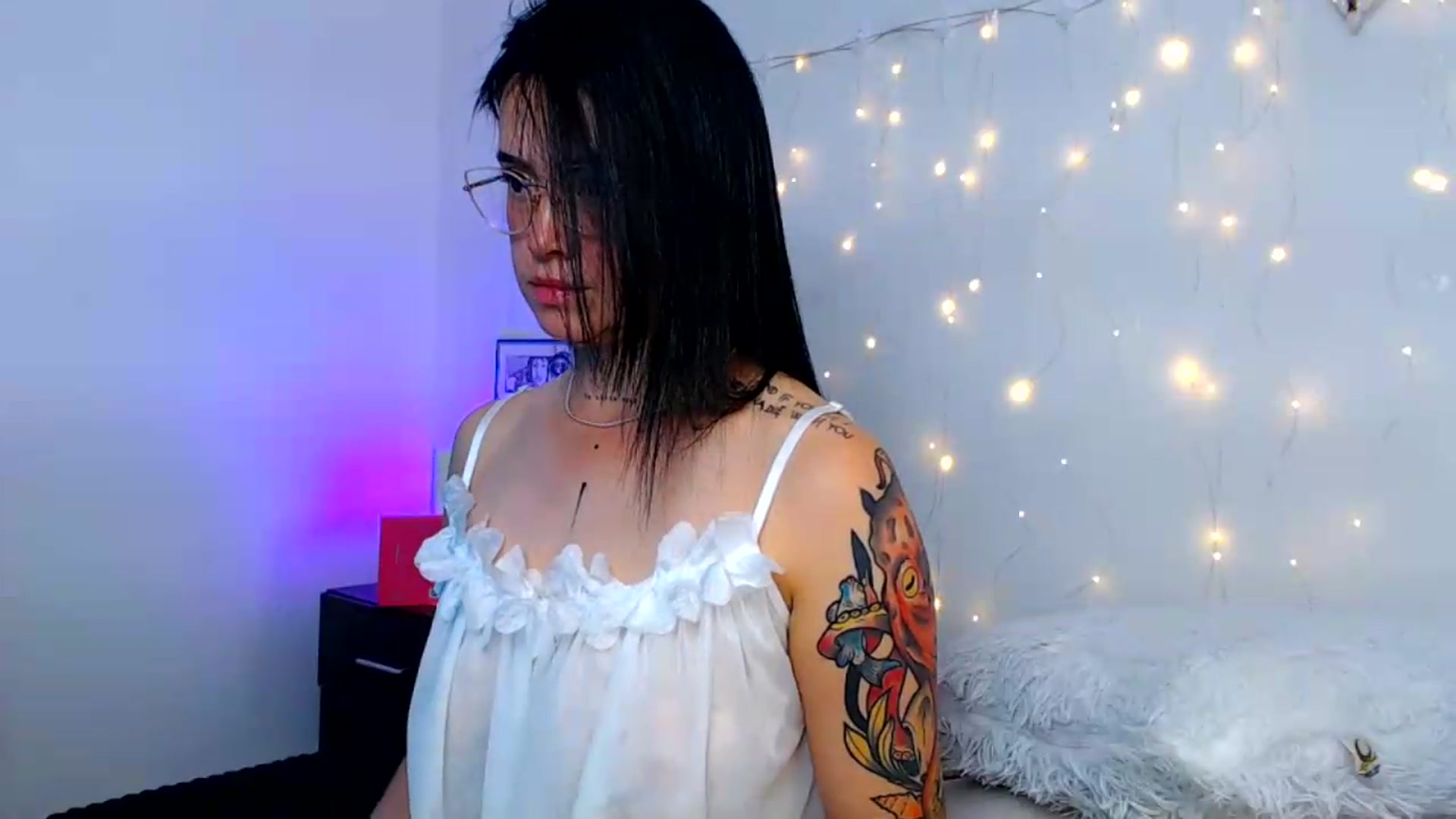 Gallery image thumbnail from Isa_Maiden's myfreecams stream on, 07/16/2026, 19:34 image 13 of 20