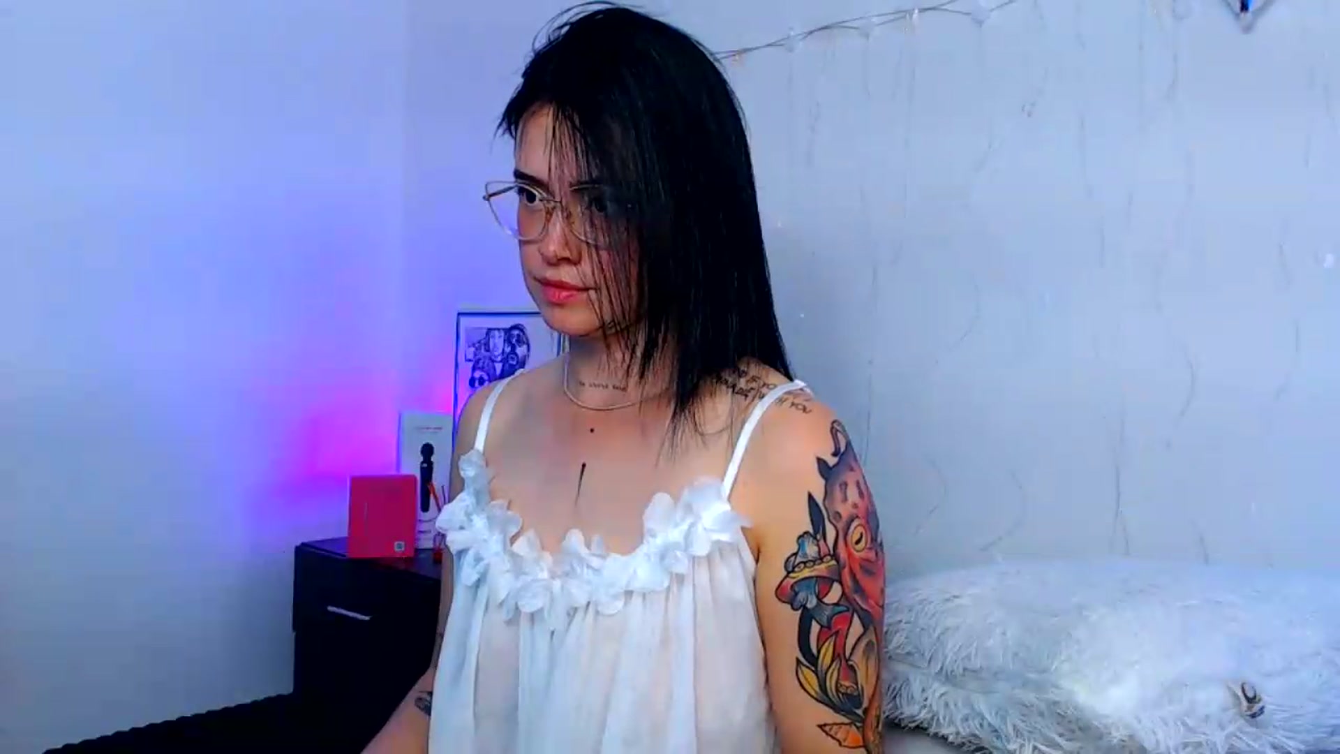 Gallery image thumbnail from Isa_Maiden's myfreecams stream on, 07/16/2026, 19:34 image 9 of 20