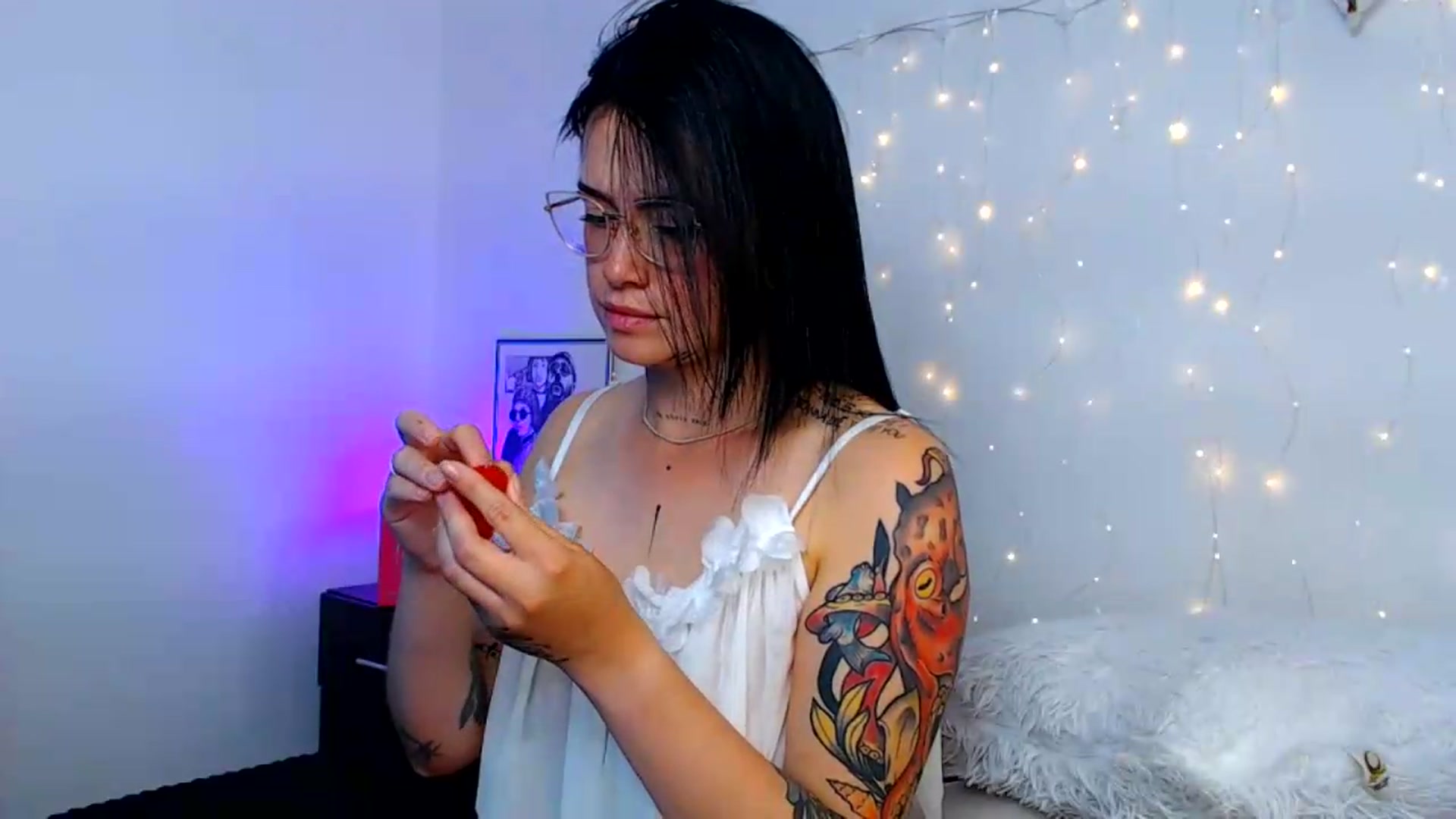Gallery image thumbnail from Isa_Maiden's myfreecams stream on, 07/16/2026, 19:34 image 6 of 20