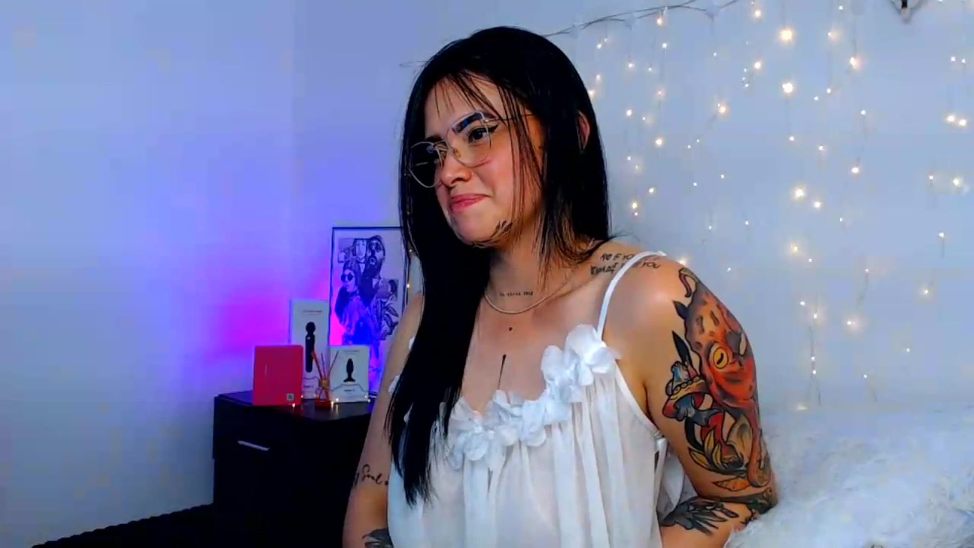 Gallery image thumbnail from Isa_Maiden's myfreecams stream on, 07/16/2026, 19:34 image 3 of 20