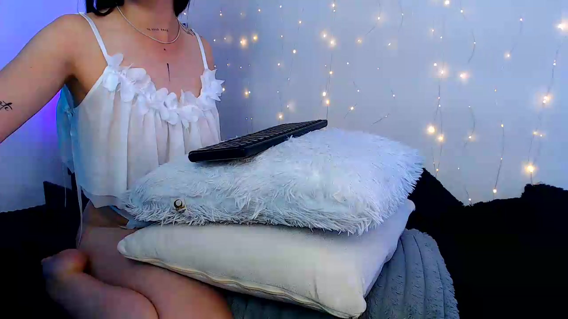 Gallery image thumbnail from Isa_Maiden's myfreecams stream on, 07/16/2026, 21:54 image 20 of 20