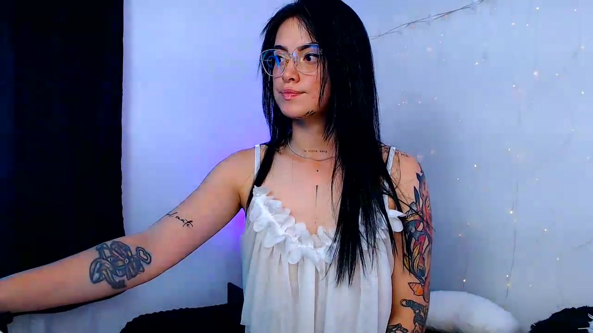 Gallery image thumbnail from Isa_Maiden's myfreecams stream on, 07/16/2026, 23:03 image 7 of 20