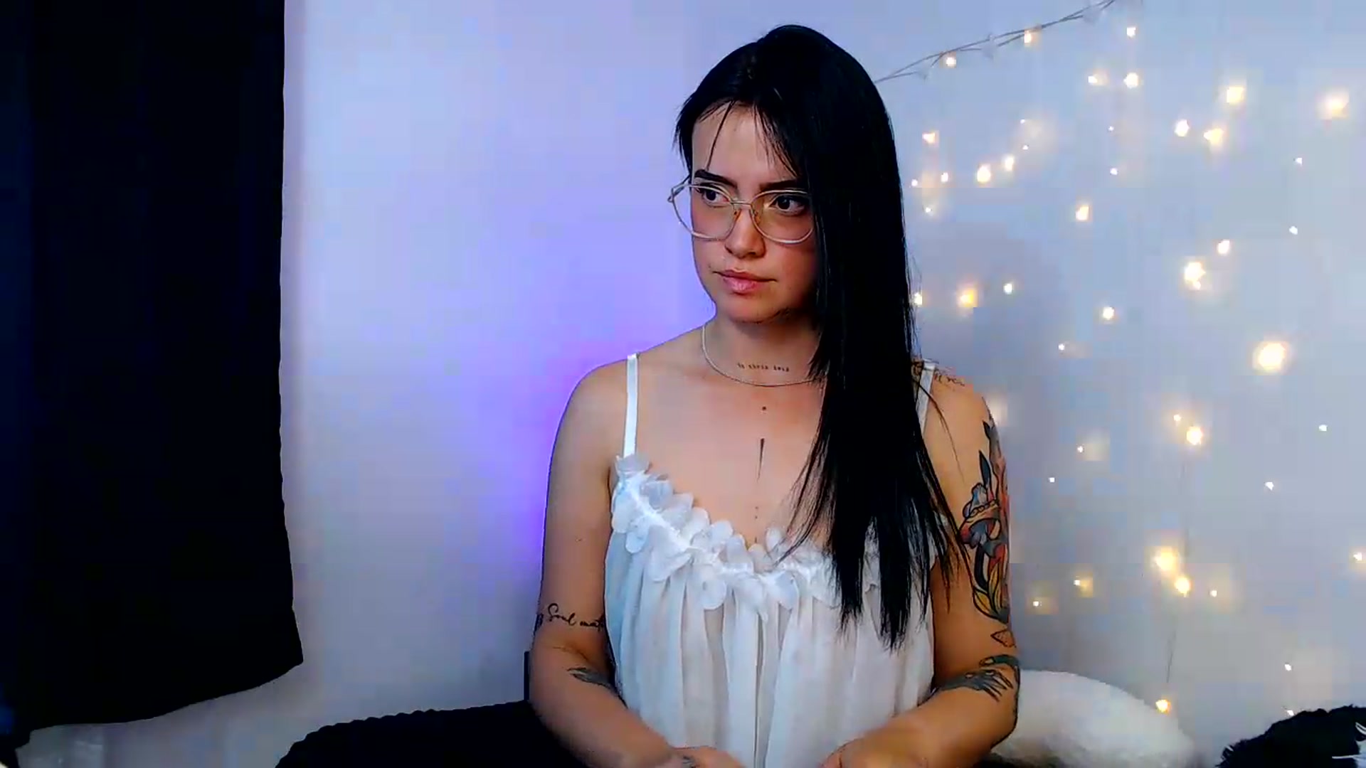 Gallery image thumbnail from Isa_Maiden's myfreecams stream on, 07/16/2026, 23:03 image 8 of 20