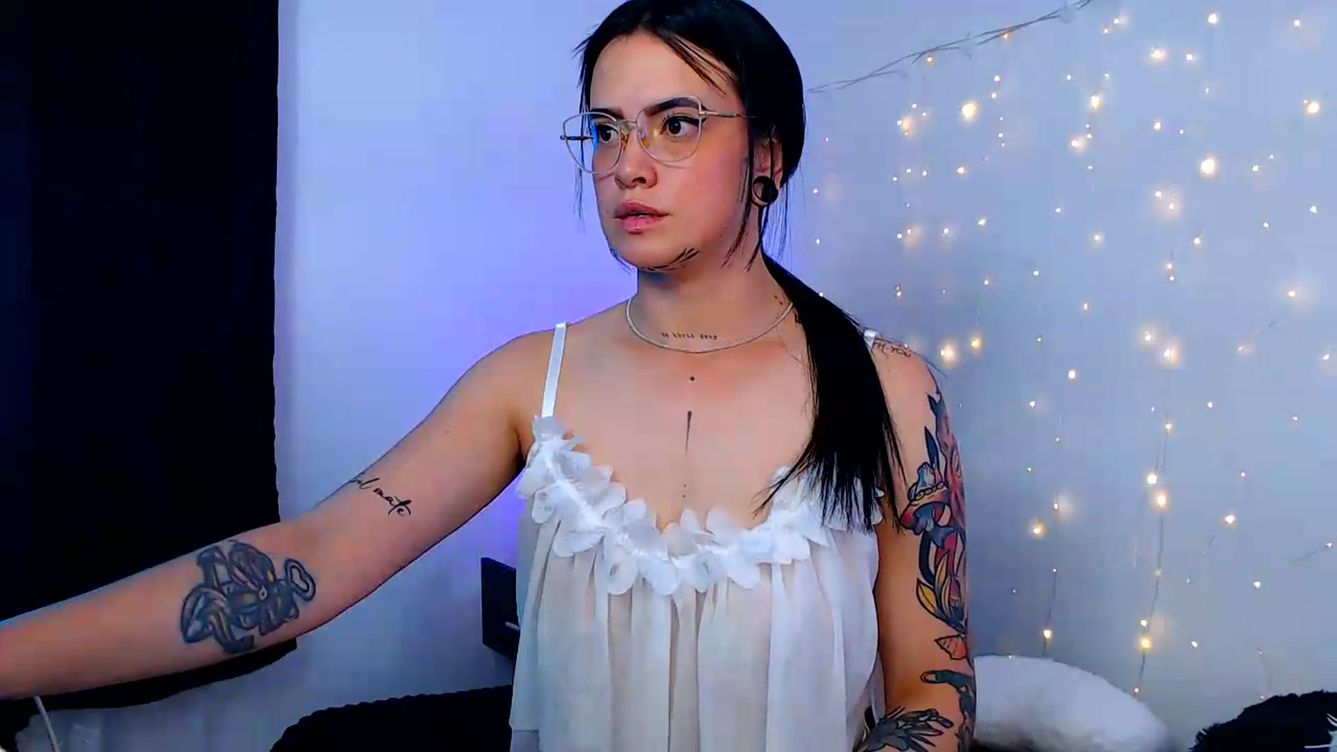 Gallery image thumbnail from Isa_Maiden's myfreecams stream on, 07/16/2026, 23:03 image 13 of 20