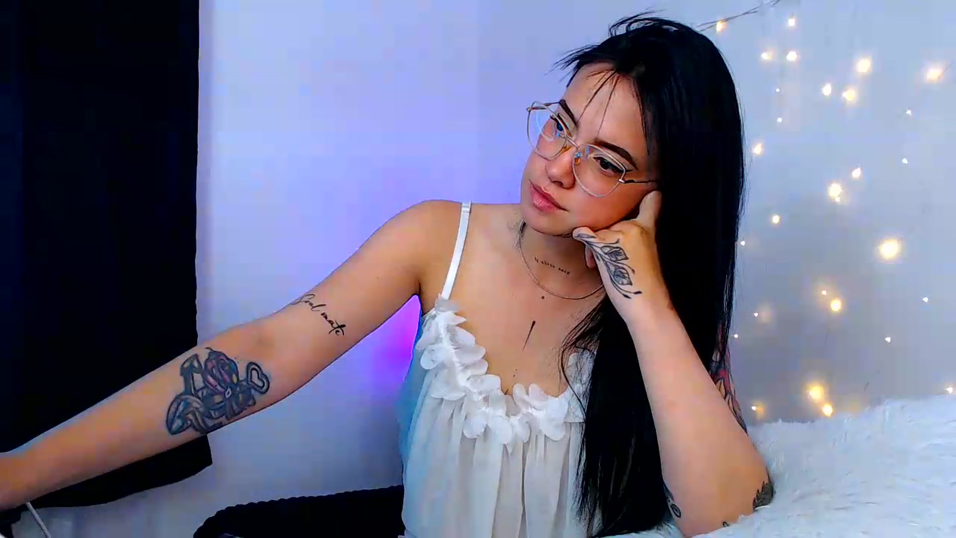 Gallery image thumbnail from Isa_Maiden's myfreecams stream on, 07/16/2026, 23:03 image 17 of 20